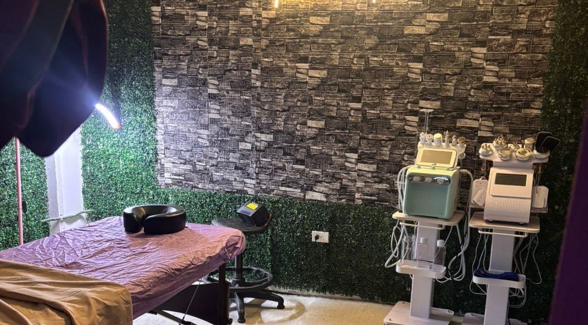 Sala de tratamiento en Lincoln Spa, Cuautitlán Izcalli, Estado De México, MX, con equipos modernos.