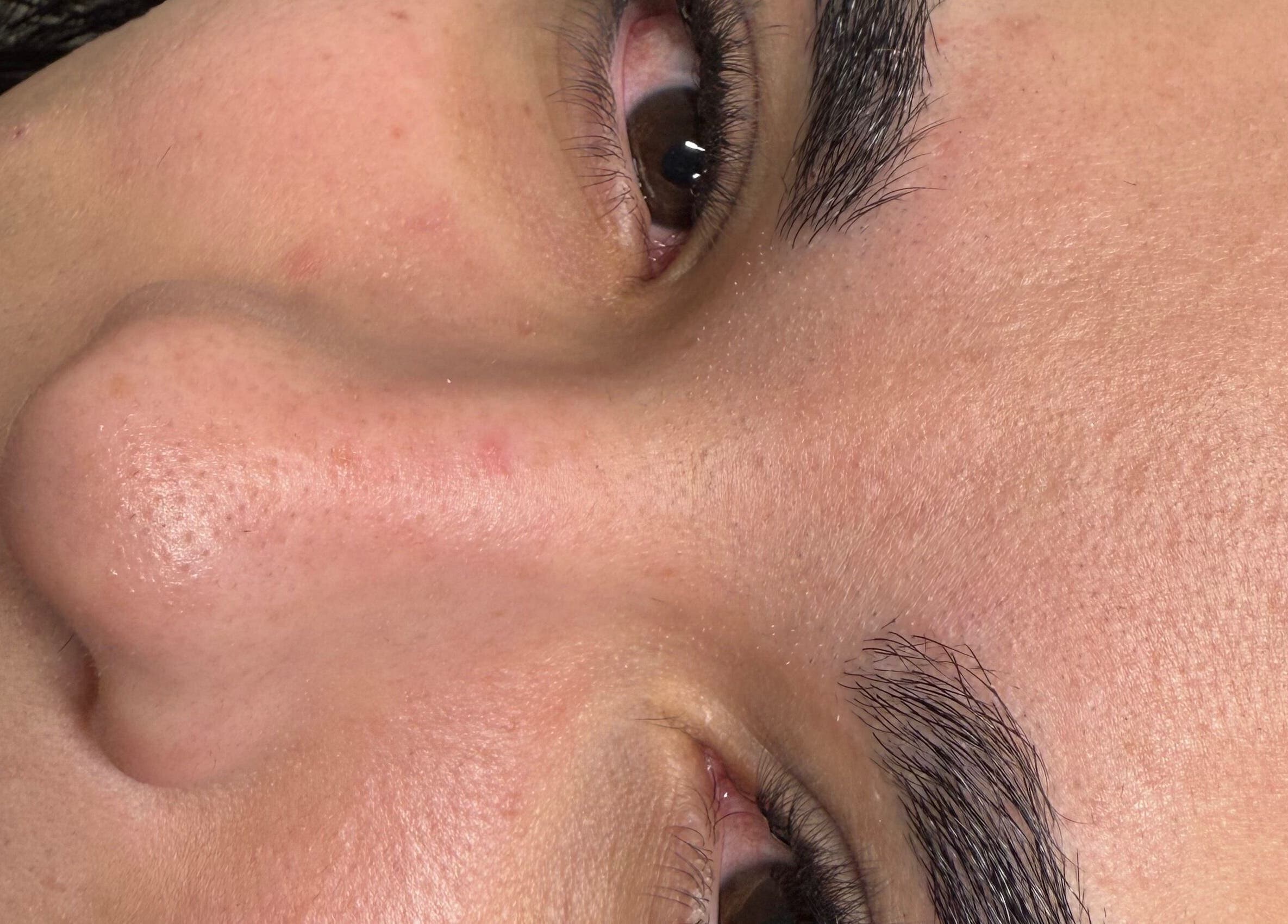Close-up of expertly groomed eyebrows at dnl_lash_studio in Hialeah, Florida, US.