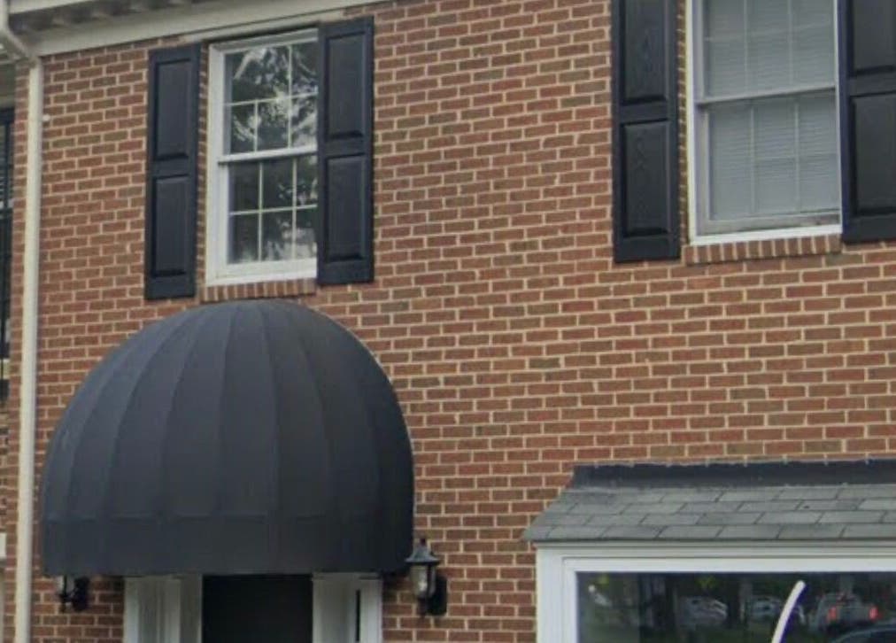 Front view of LASH ME $ MORE venue in Vienna, Virginia, US with elegant black awning.