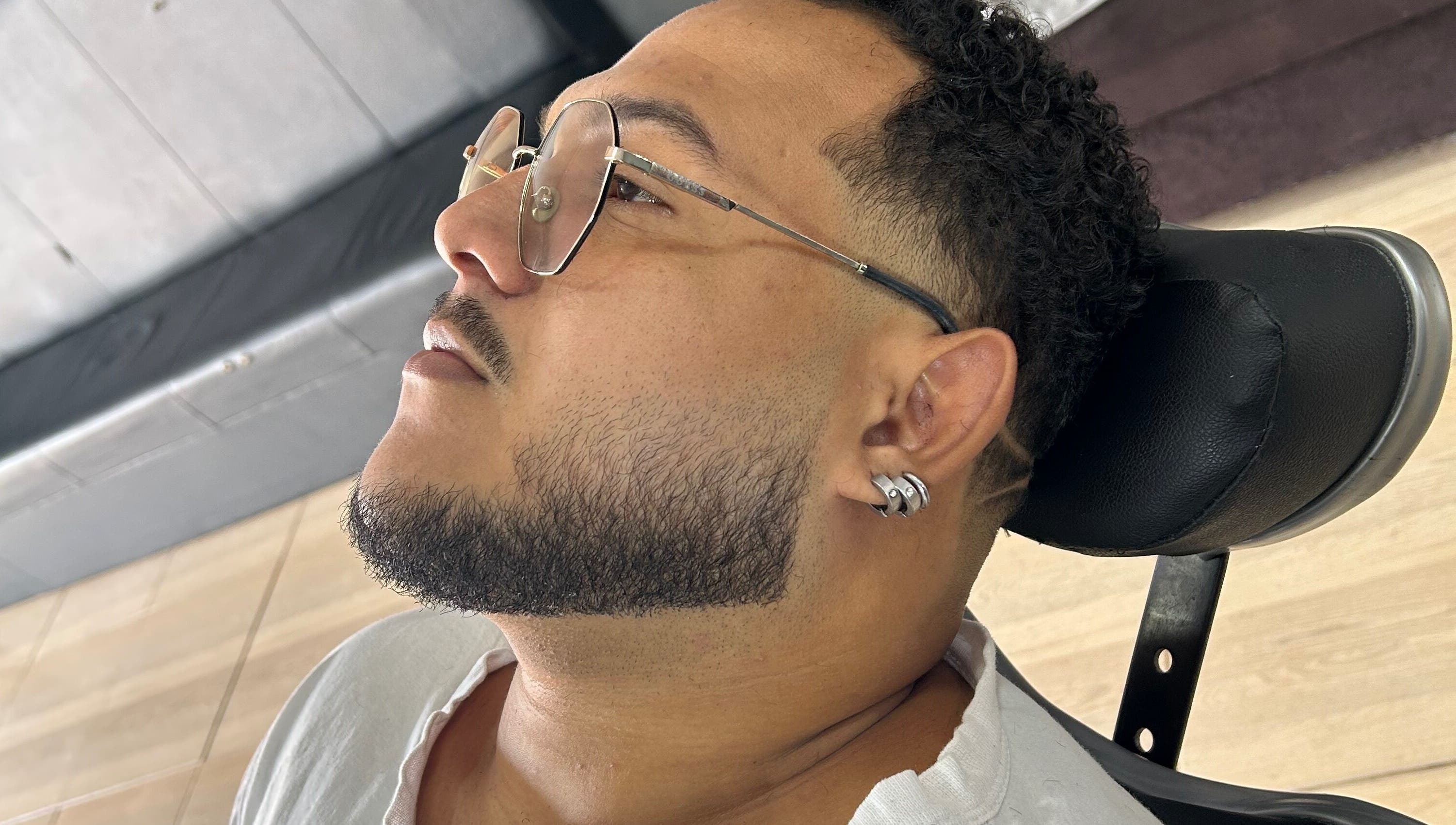 Barbearia Blessed em Rondônia oferece barba estilosa com cortes precisos. Atendimento especializado e moderno.