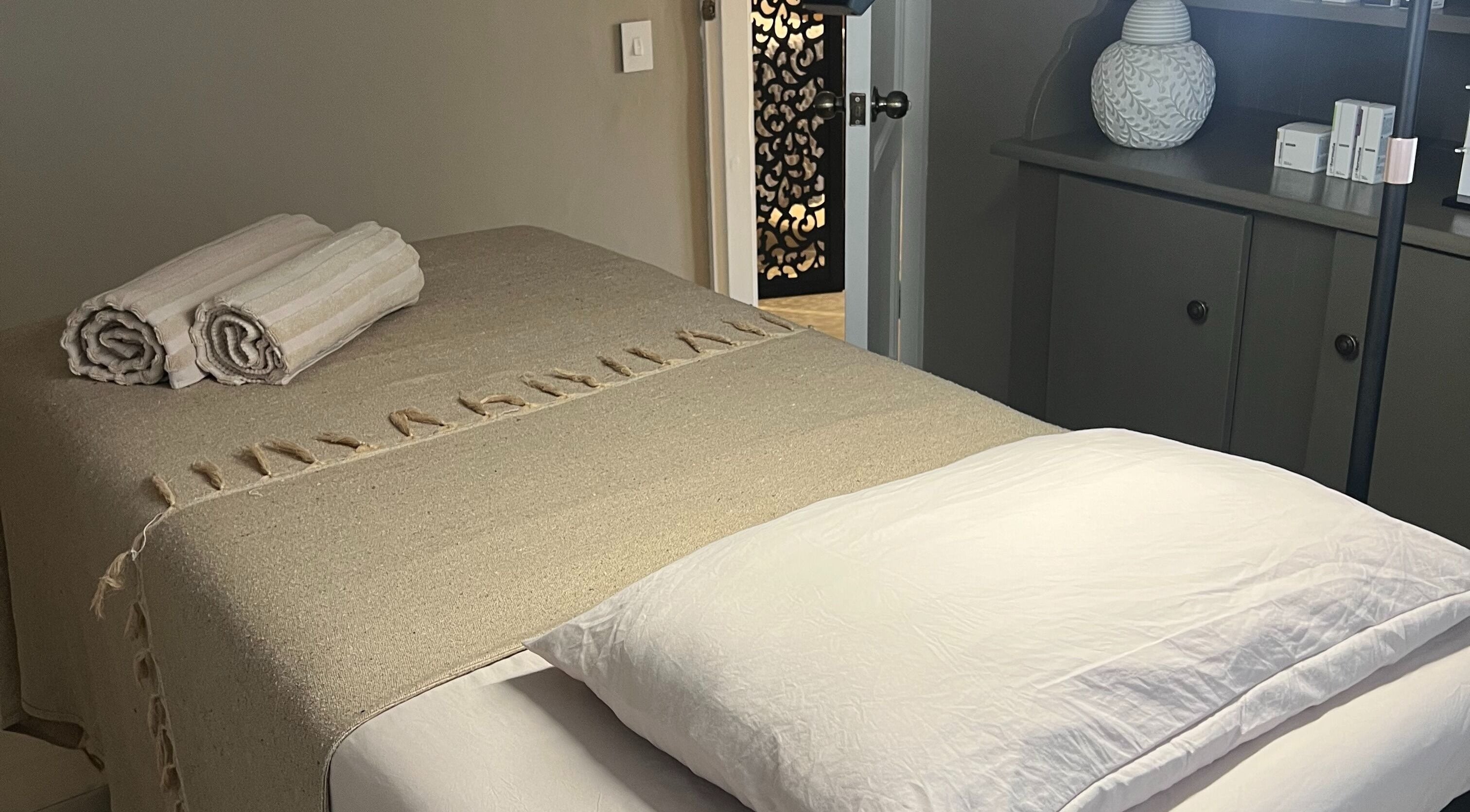 Calm treatment room at Yutori Skn Co, Durban North, Kwazulu-natal, ZA with massage table and soft lighting.