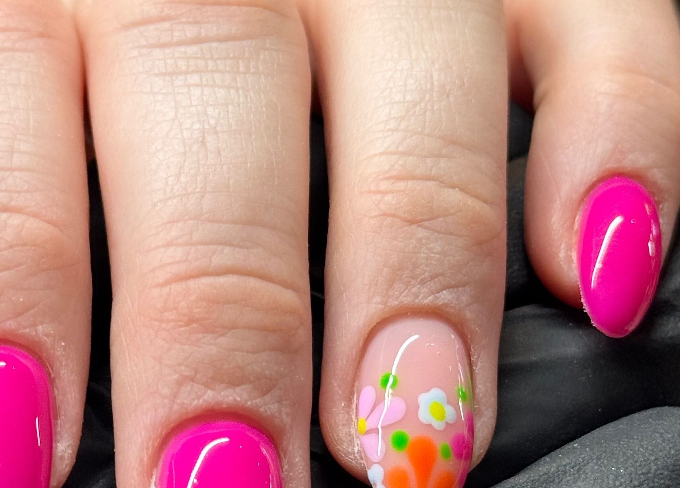 Професійний яскравий манікюр від Samoilenko Kateryna, Sligo, County Sligo, IE.