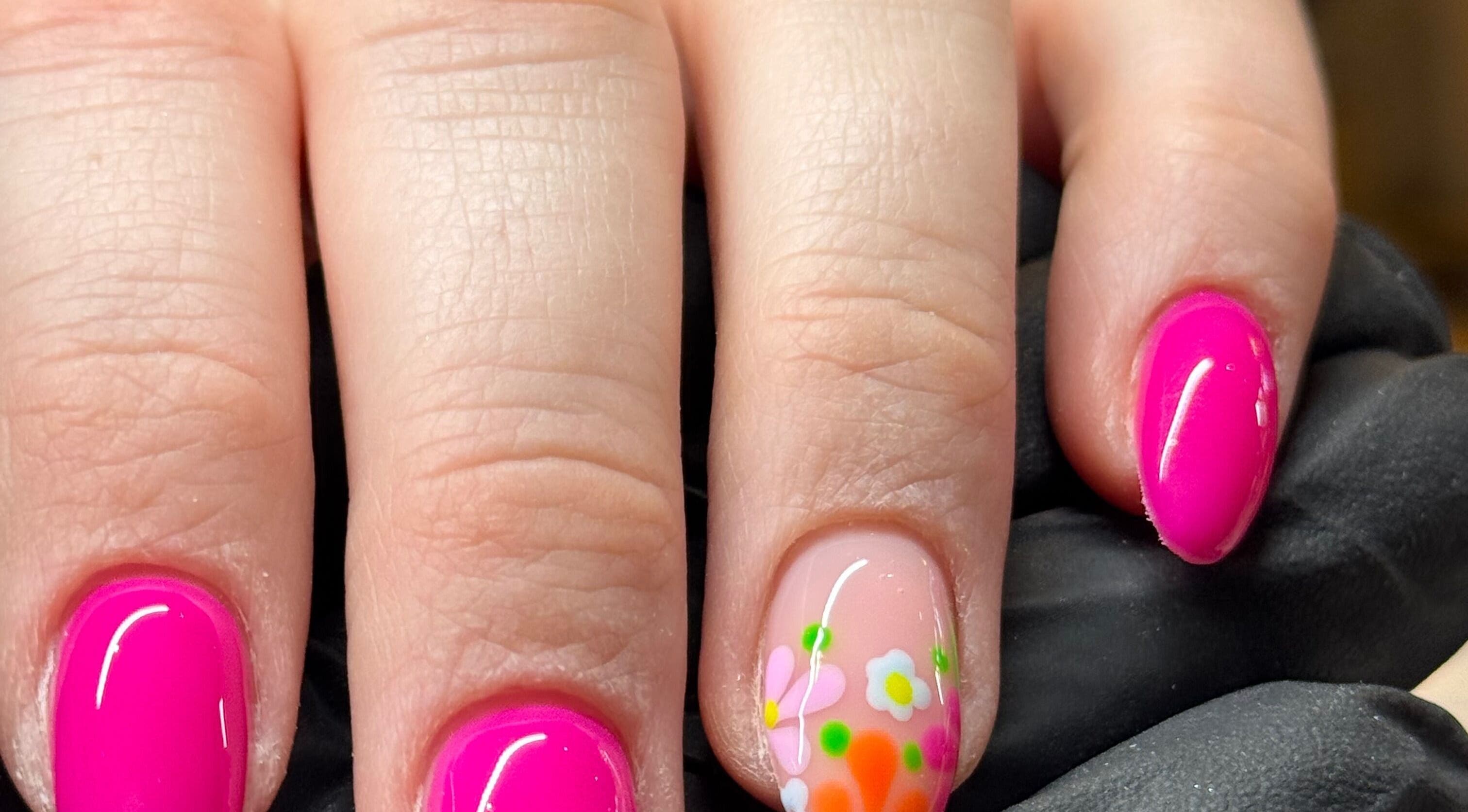 Професійний яскравий манікюр від Samoilenko Kateryna, Sligo, County Sligo, IE.