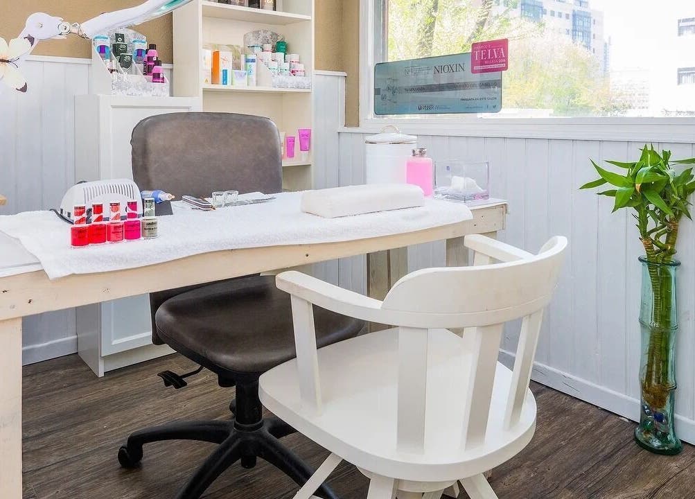 Espacio de manicura en Belleza Integral 10 VD, Madrid, Comunidad De Madrid, ES, con aspecto moderno y acogedor.