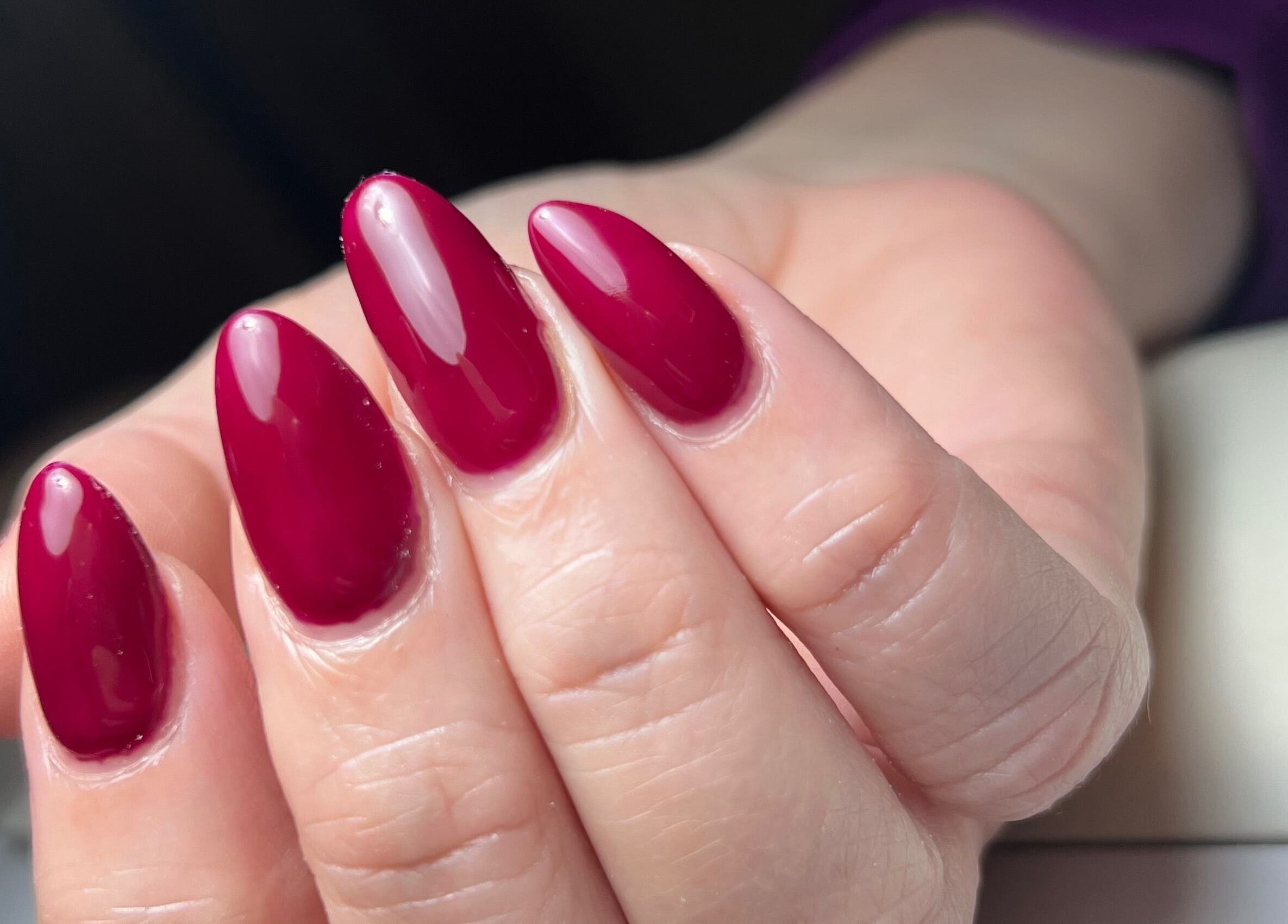 Close-up of elegant crimson nails at Cate Nails, Genève, Genève, CH, showcasing expert manicure skills.