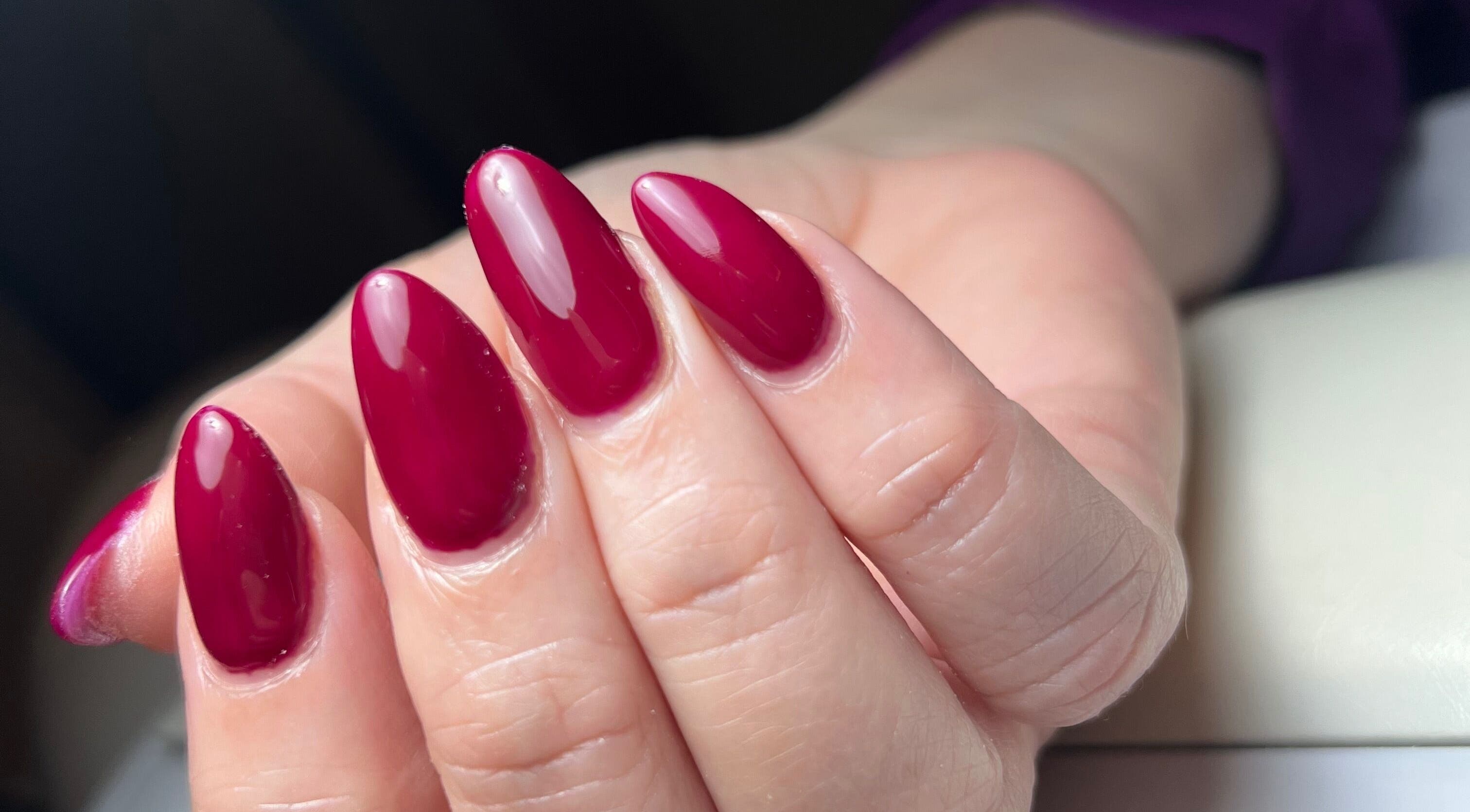 Close-up of elegant crimson nails at Cate Nails, Genève, Genève, CH, showcasing expert manicure skills.