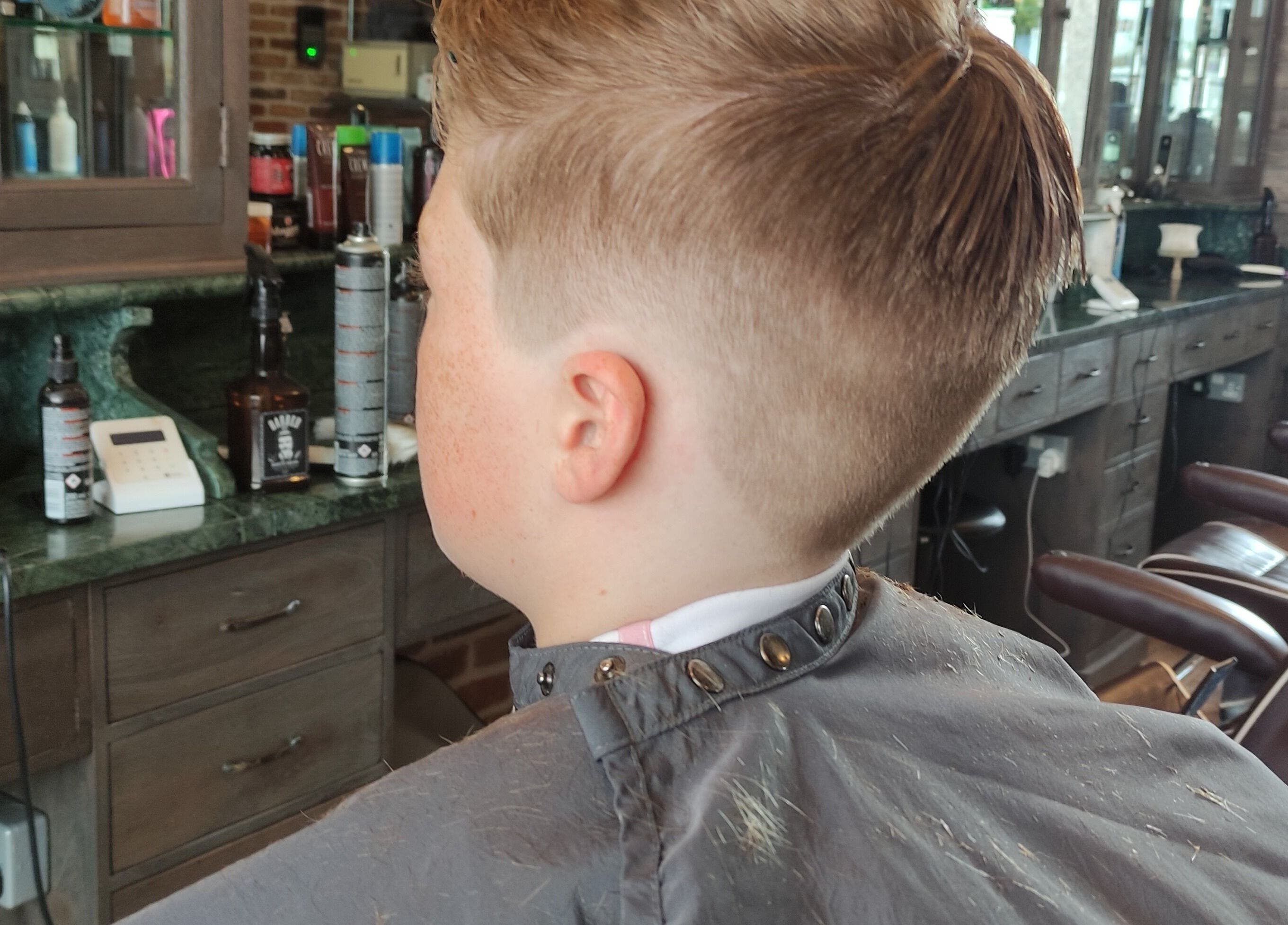 Classic haircut at JW BARBERING in Pembroke, Wales, GB, showcasing a stylish fade.