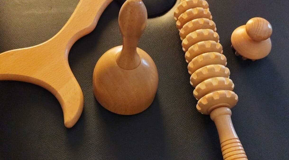 Strumenti di massaggio in legno presso Privato a Treviolo, Lombardia, IT, ideali per il benessere.
