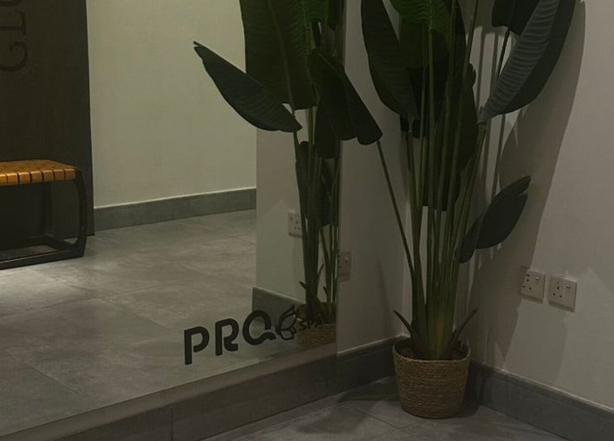 زاوية هادئة في Pro Spa Beauty بعبا، منطقة عسير، تحتوي على نباتات وزخرفة أنيقة.