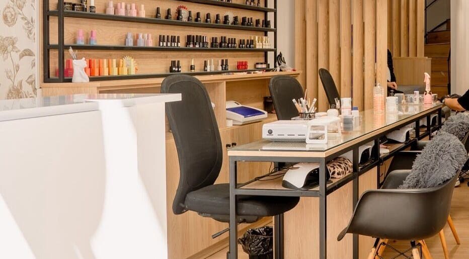 Современная маникюрная станция в MSbeauty Center, Лариса, Греция.