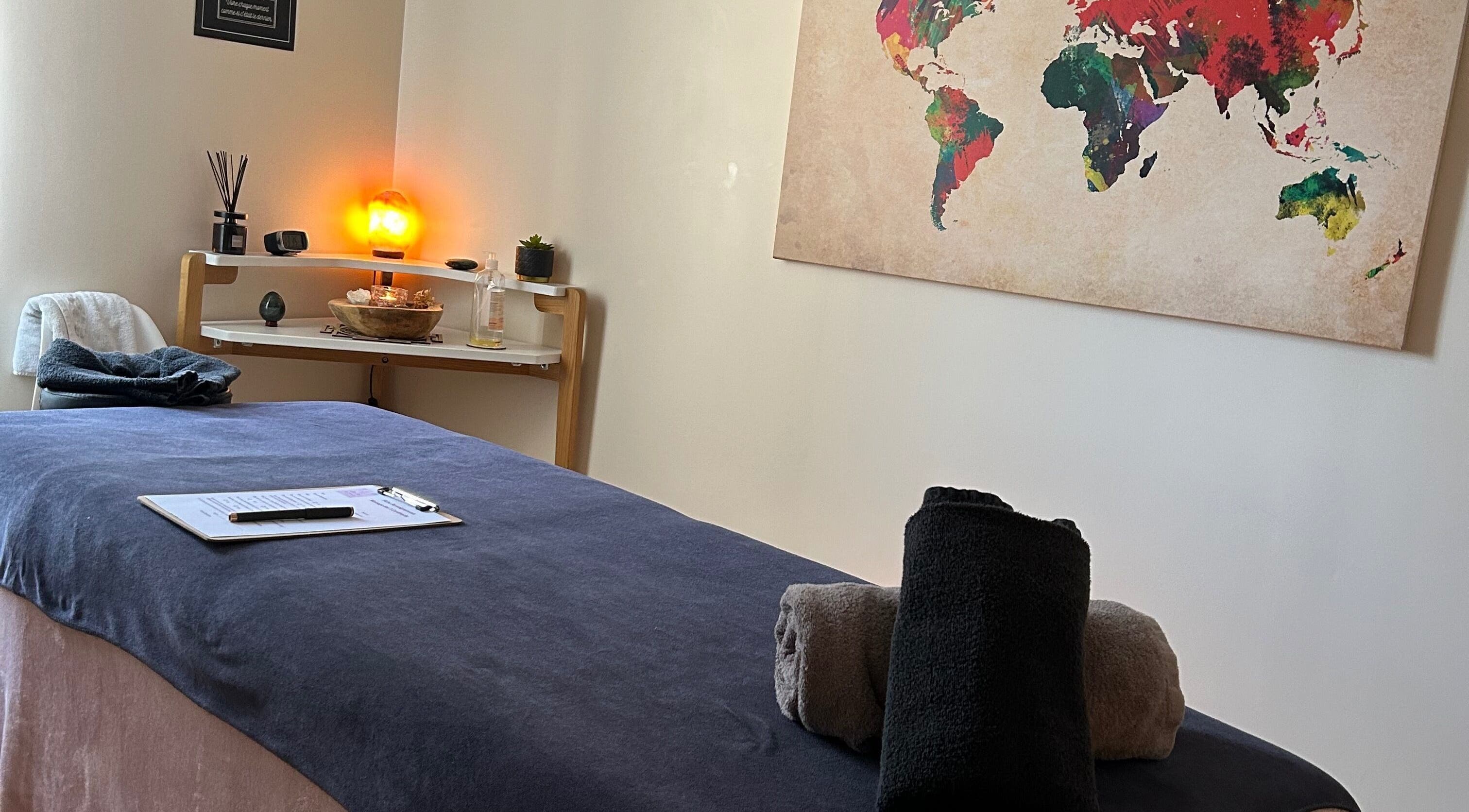 Salle de massage chaleureuse à Ose La Métamorph’Ose, Saint-paul-trois-châteaux, Auvergne-rhône-alpes, FR.