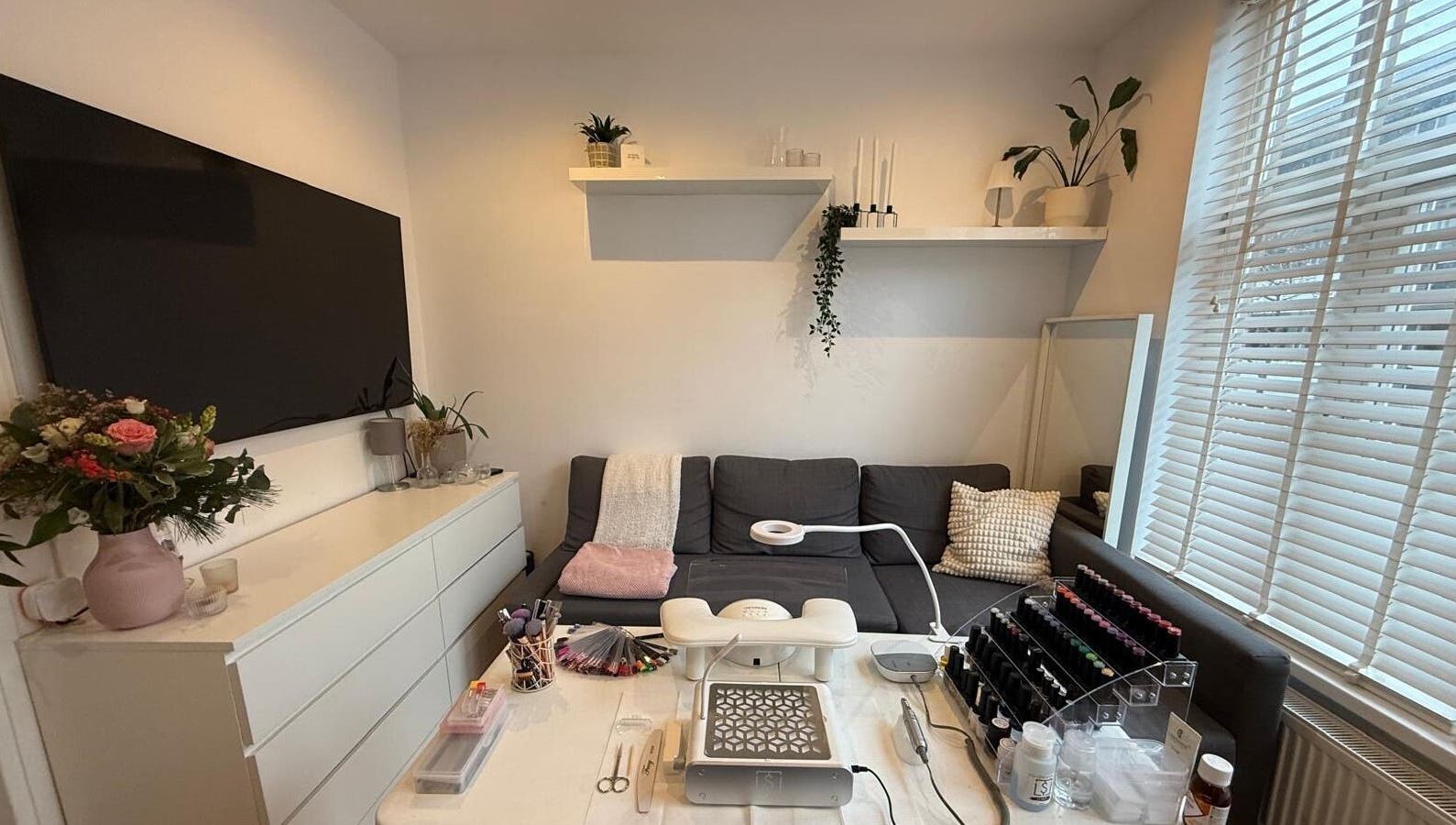 Interieur van YOTAR.STUDIO, een rustige ruimte in Amsterdam, Noord-Holland, NL voor beauty en wellness behandelingen.