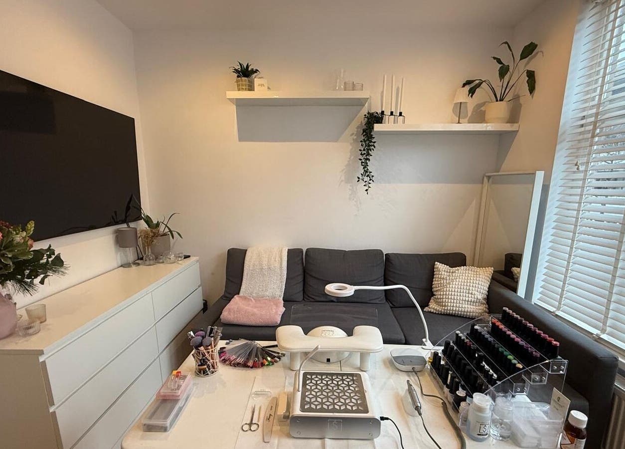 Interieur van YOTAR.STUDIO, een rustige ruimte in Amsterdam, Noord-Holland, NL voor beauty en wellness behandelingen.