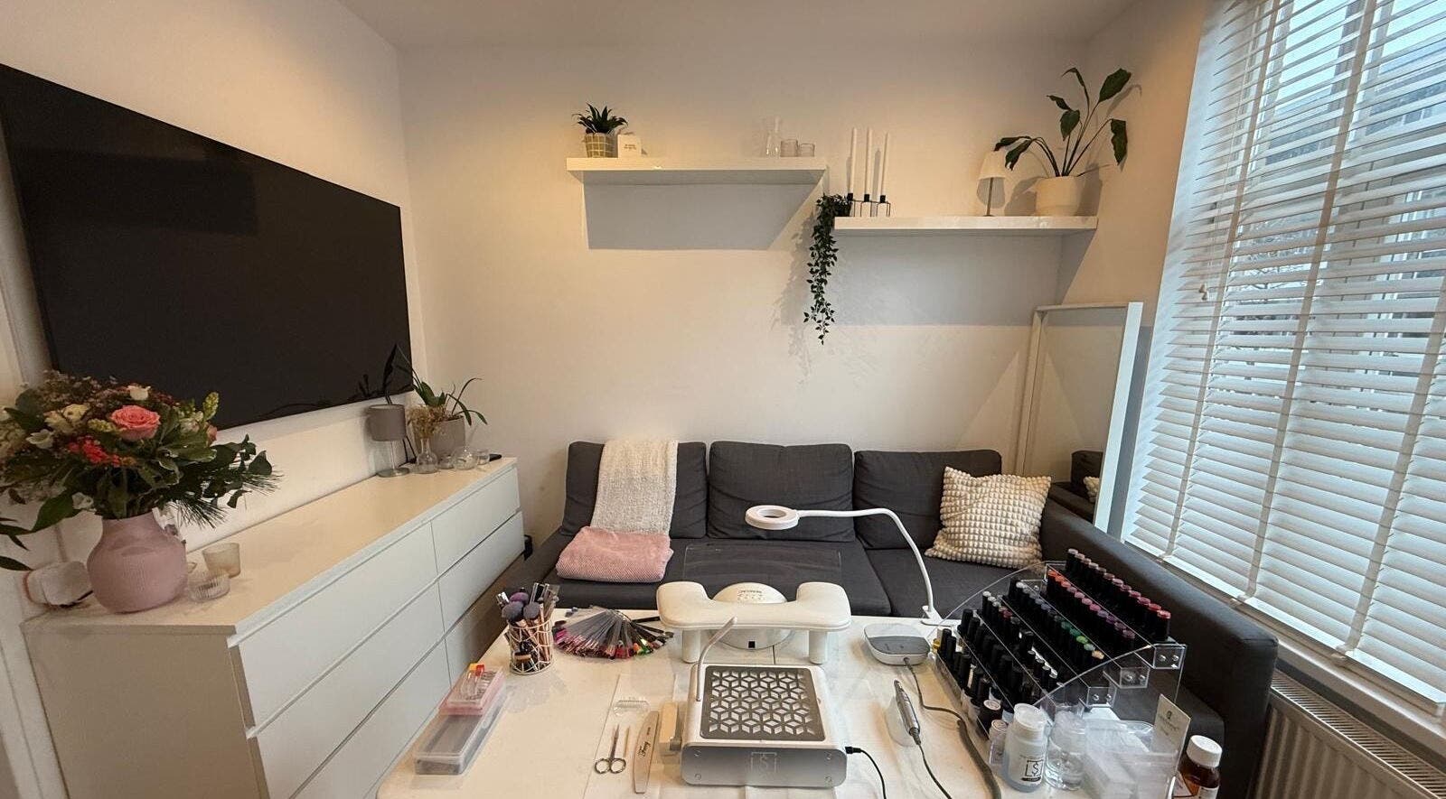 Interieur van YOTAR.STUDIO, een rustige ruimte in Amsterdam, Noord-Holland, NL voor beauty en wellness behandelingen.