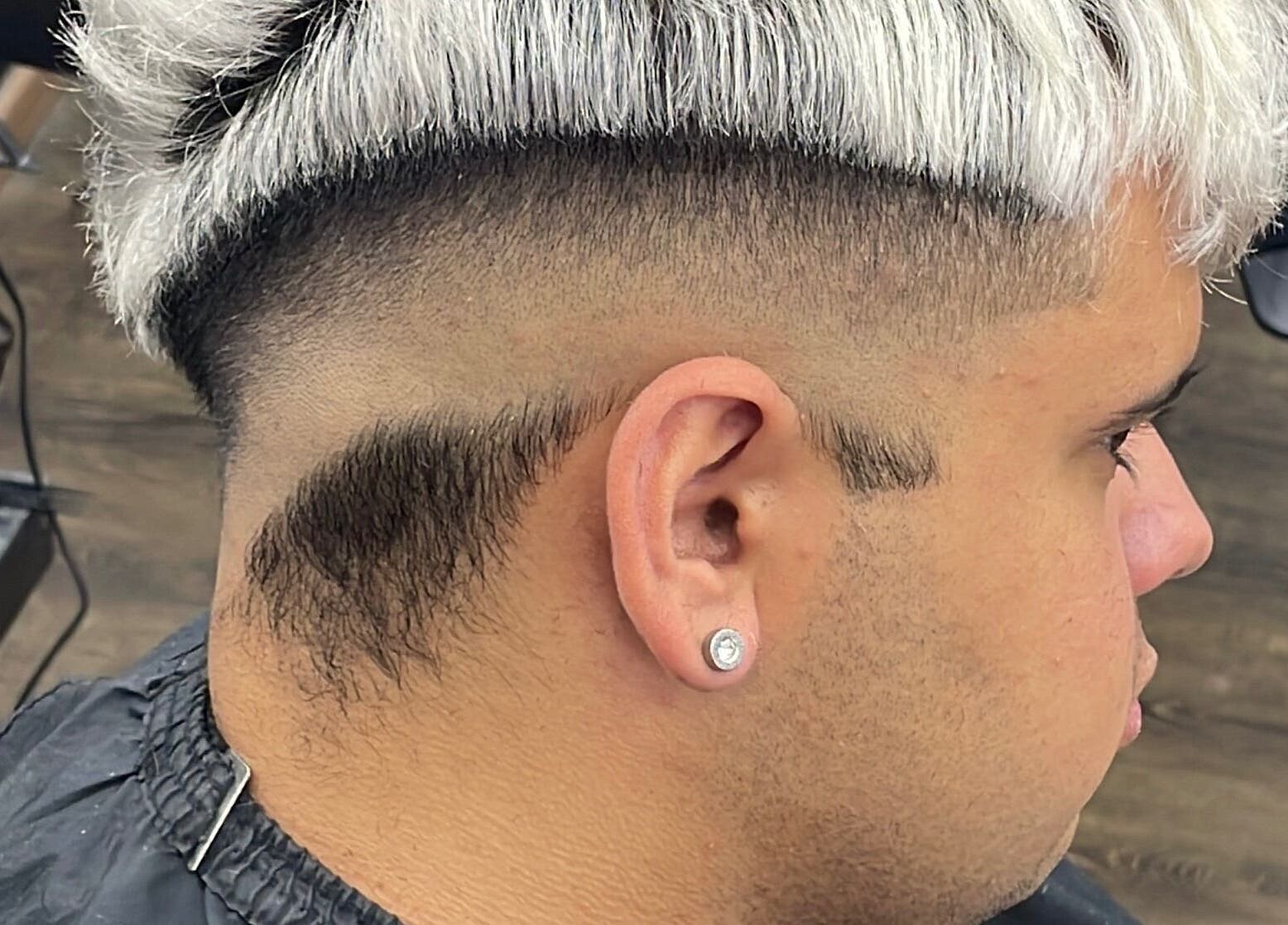 Corte moderno en Gustavo Berrueta, Maldonado, Departamento De Maldonado, UY: degradado y diseño creativo.