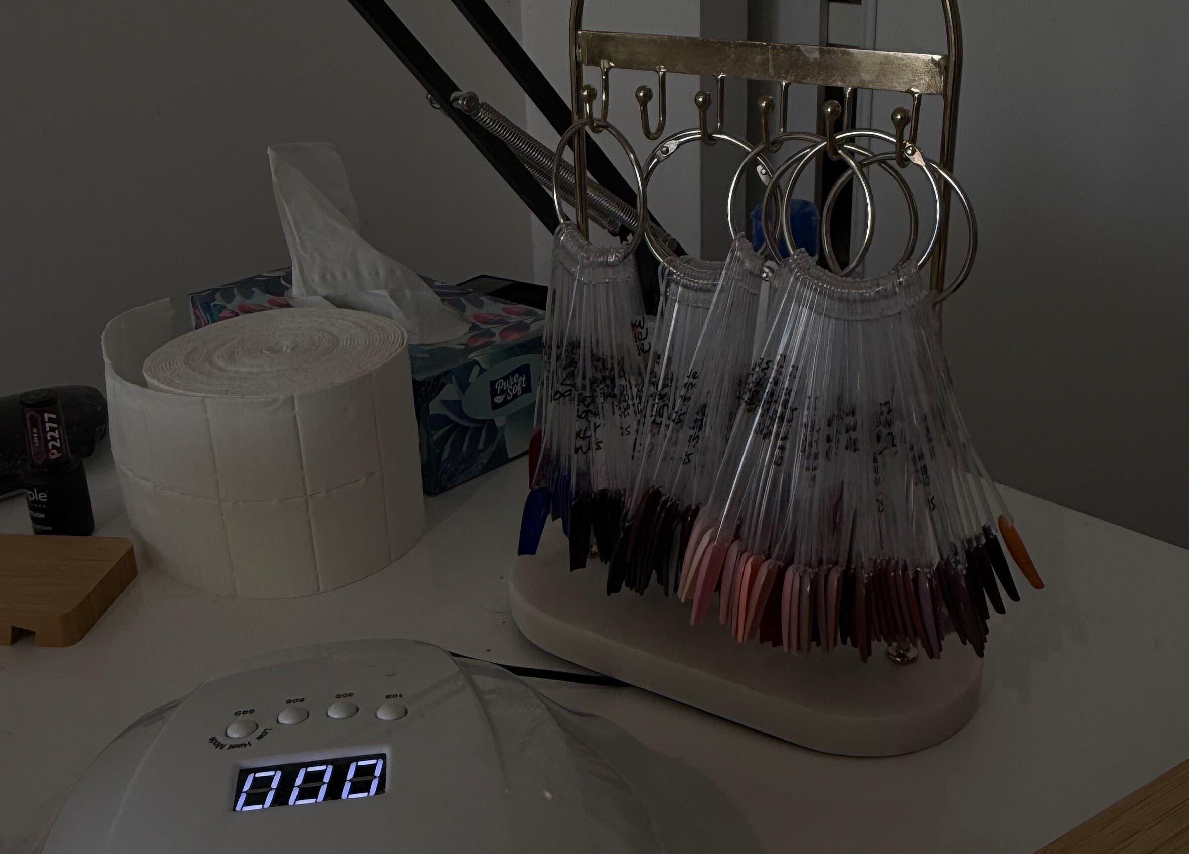 Palette de couleurs à Dalil Nail's, Marseille, Provence-alpes-côte D'azur, FR. Choix varié de teintes.