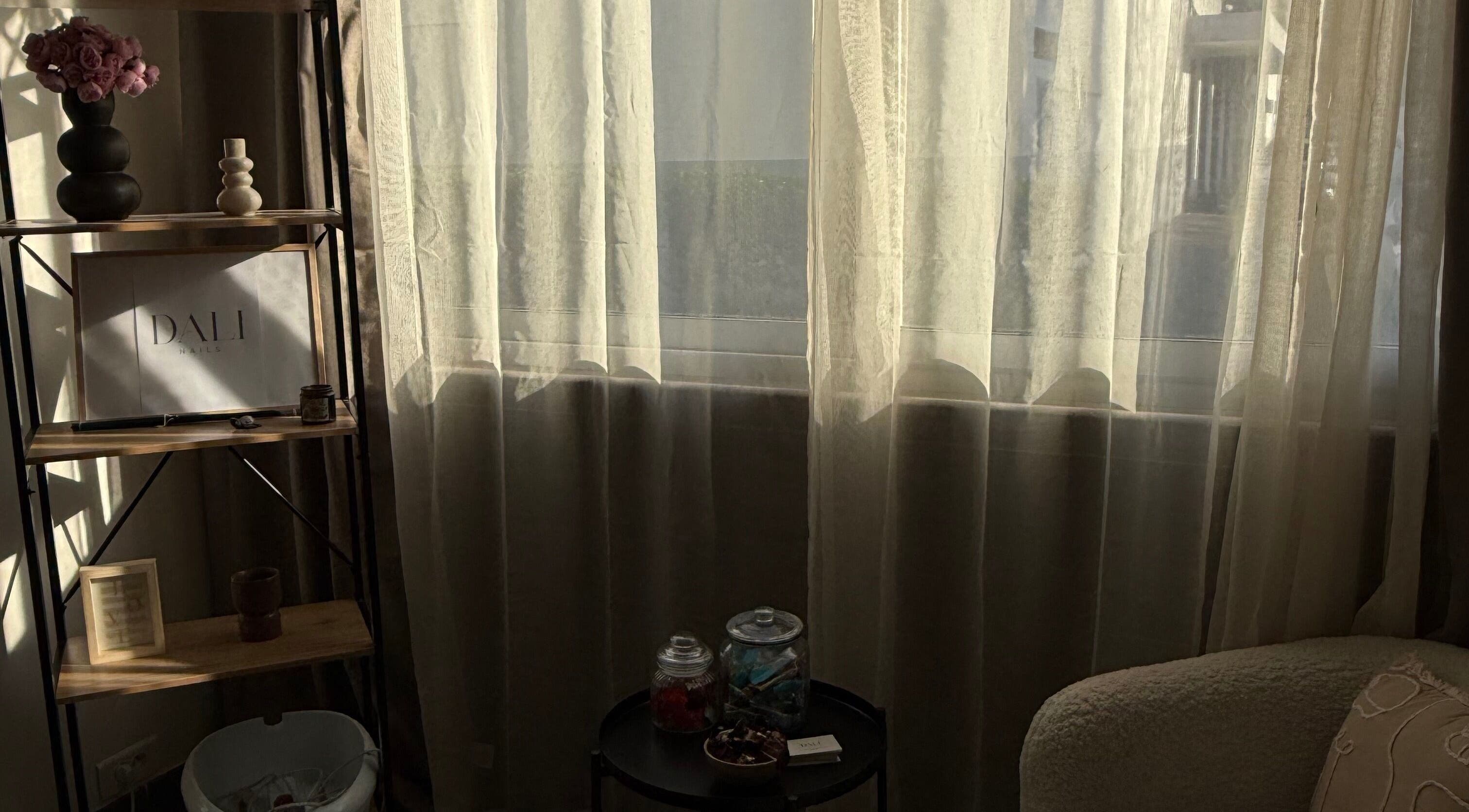 Intérieur élégant et chaleureux de DaliNail's à Marseille, Provence-alpes-côte D'azur, FR.