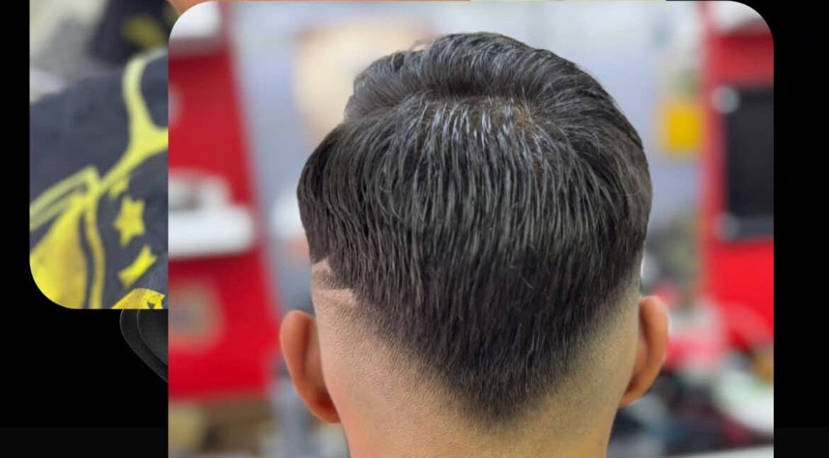 Neat haircut finalized by Cristea the Barber in Râmnicu Sărat, Județul Buzău, RO, showcasing precise styling.
