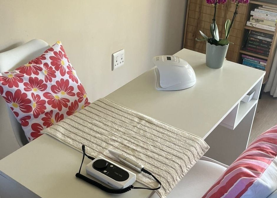 Coastal Pearl beauty desk in Gqeberha, Eastern Cape, ZA, with manicure tools and floral cushion decor.