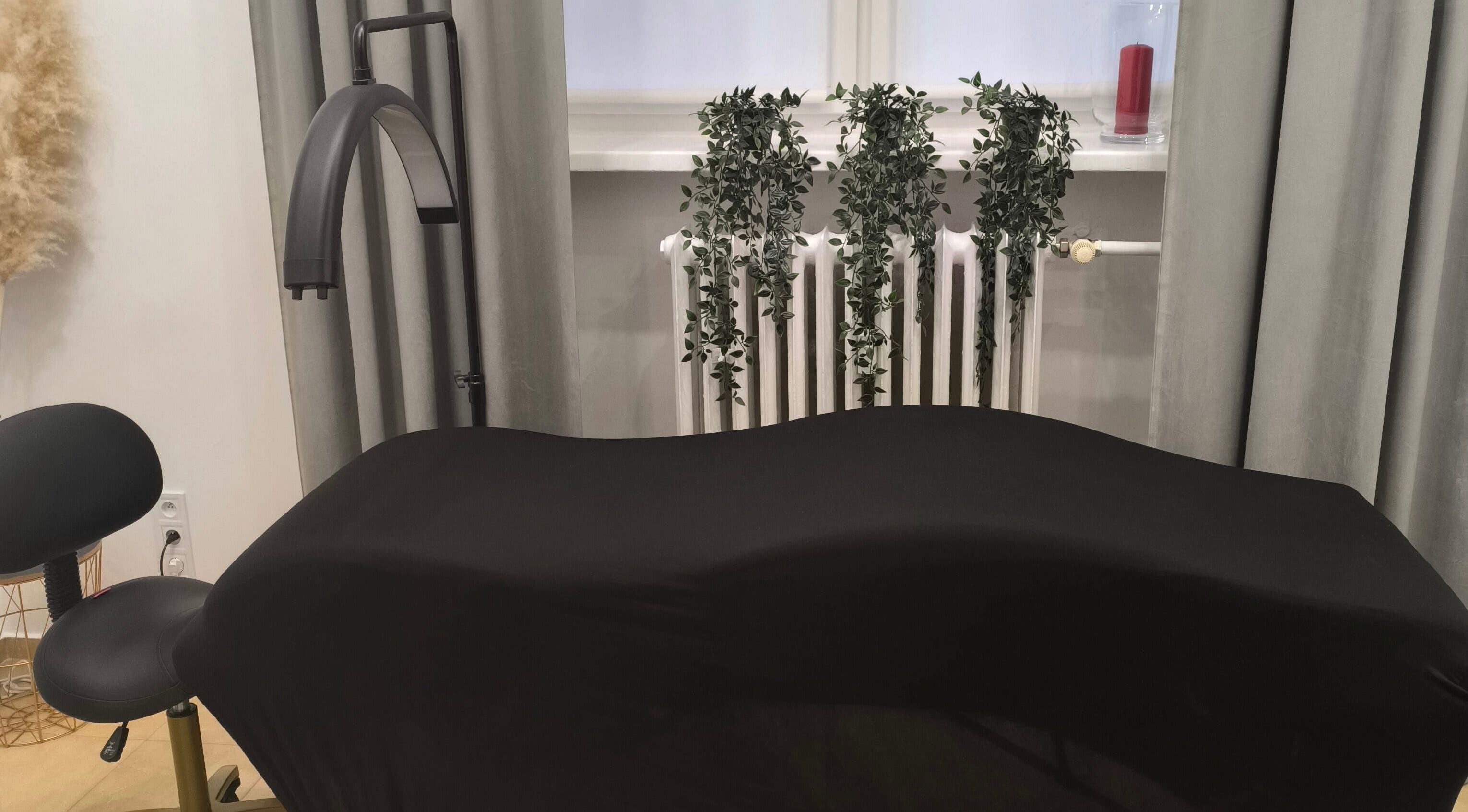 Elegancki pokój zabiegowy w SUGAR Lashes & Brows, Kraków, Województwo Małopolskie, PL.