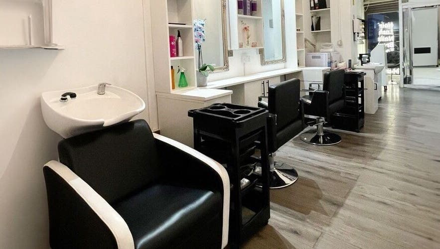 Stylish salon chairs and mirrors at HASO LONDON nail and beauty, London, England, GB.