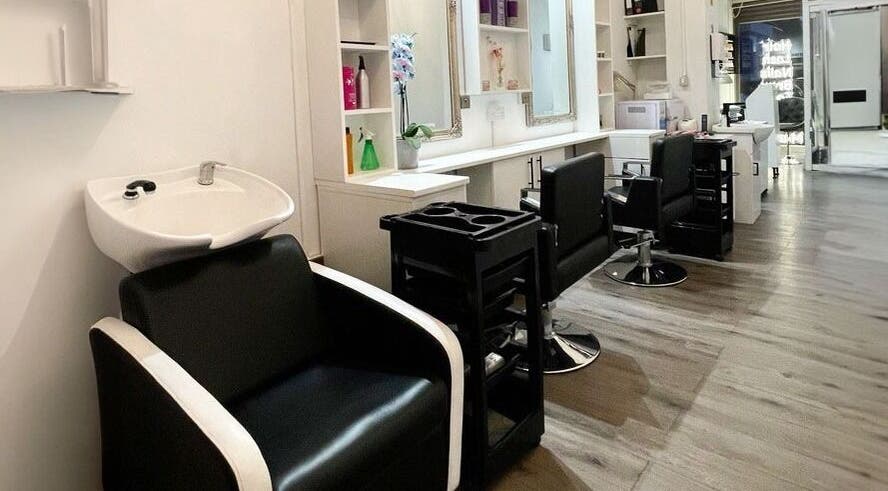 Stylish salon chairs and mirrors at HASO LONDON nail and beauty, London, England, GB.