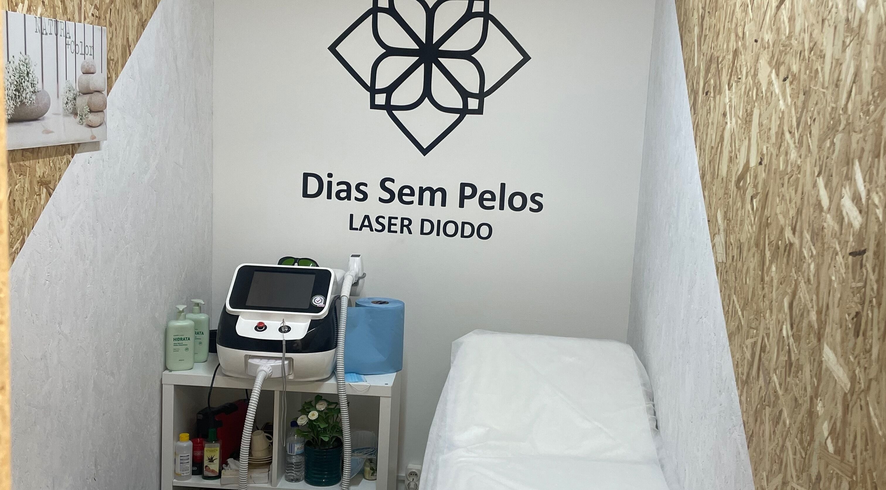 Sala de laser na Dias sem pelos em Braga, Braga, PT, apresentando equipamentos modernos e ambiente confortável.