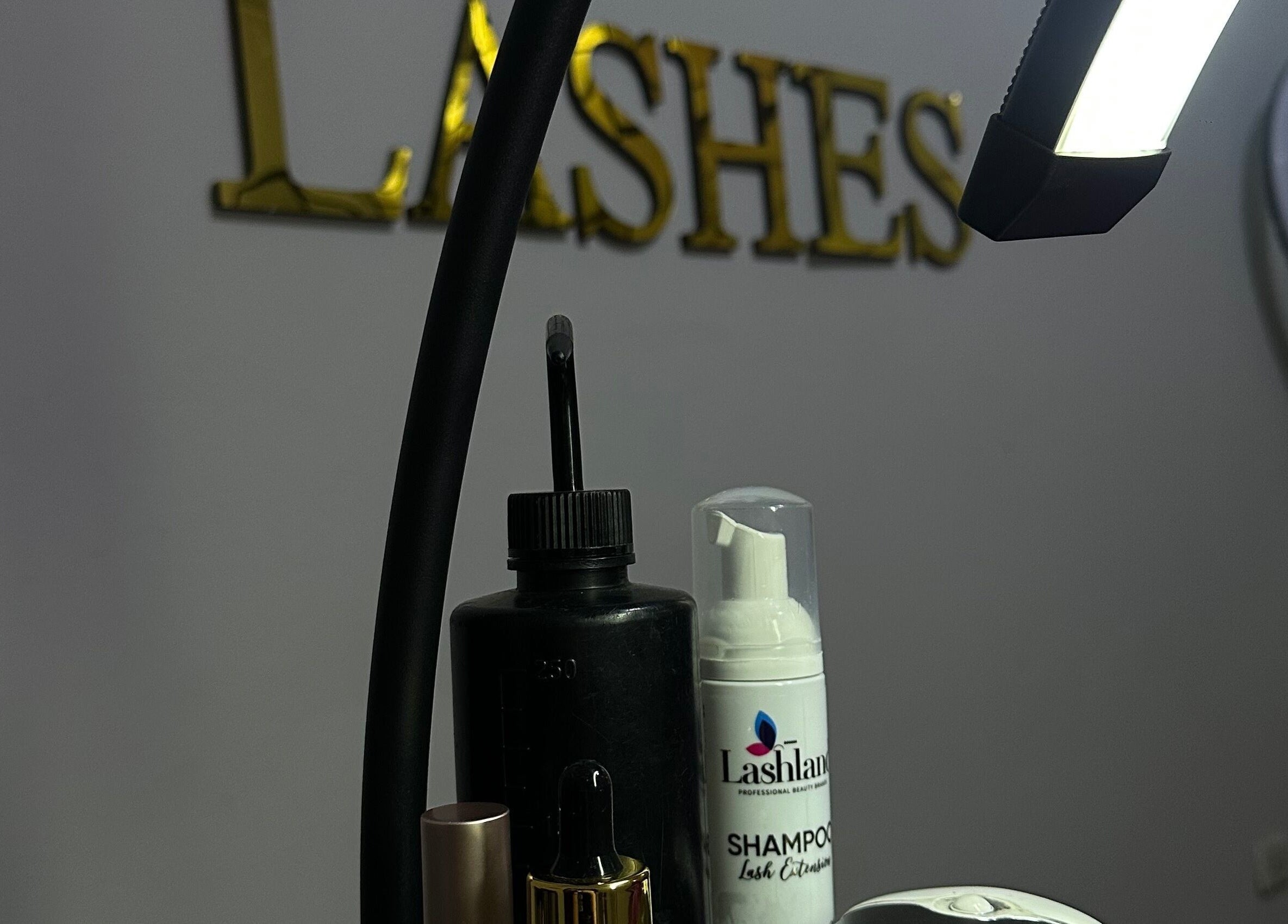 Beauty essentials display at Wilashes, Lima, Provincia De Lima, PE, featuring lash products and tools.