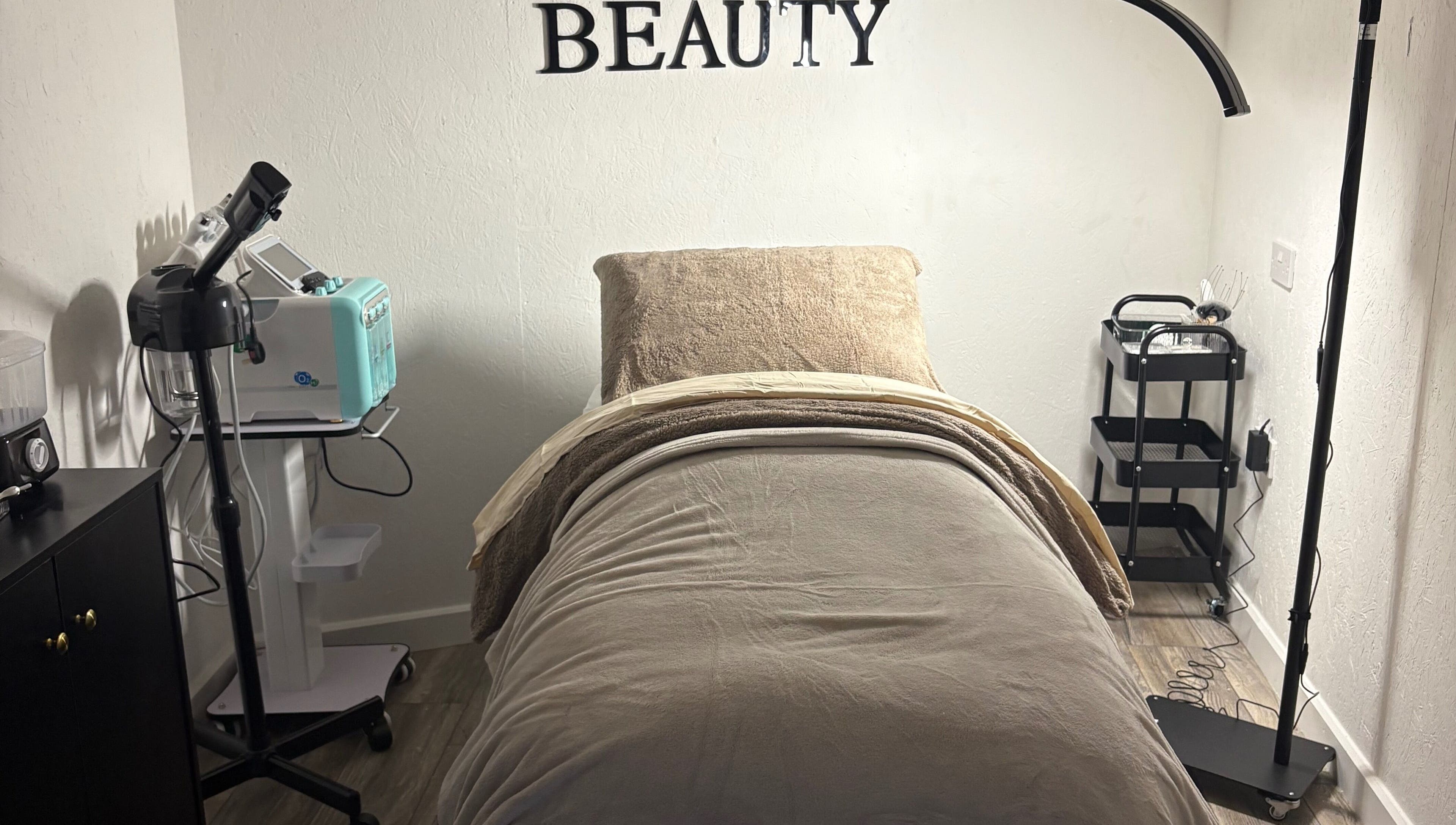 Relaxing spa room at Raine Beauty, Birmingham, England, GB with a cozy treatment bed.