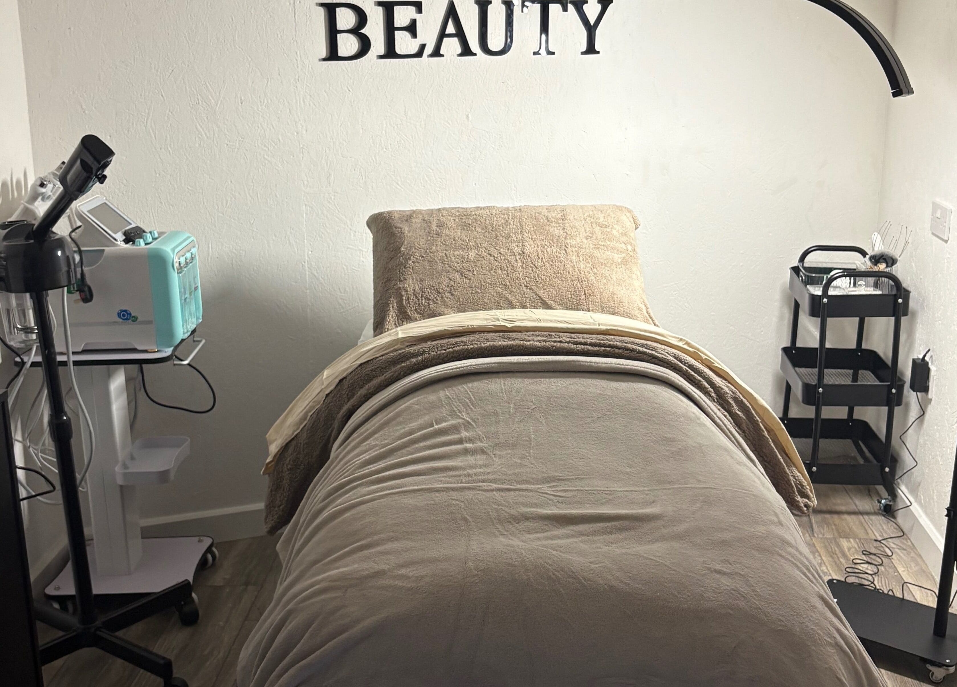 Relaxing spa room at Raine Beauty, Birmingham, England, GB with a cozy treatment bed.