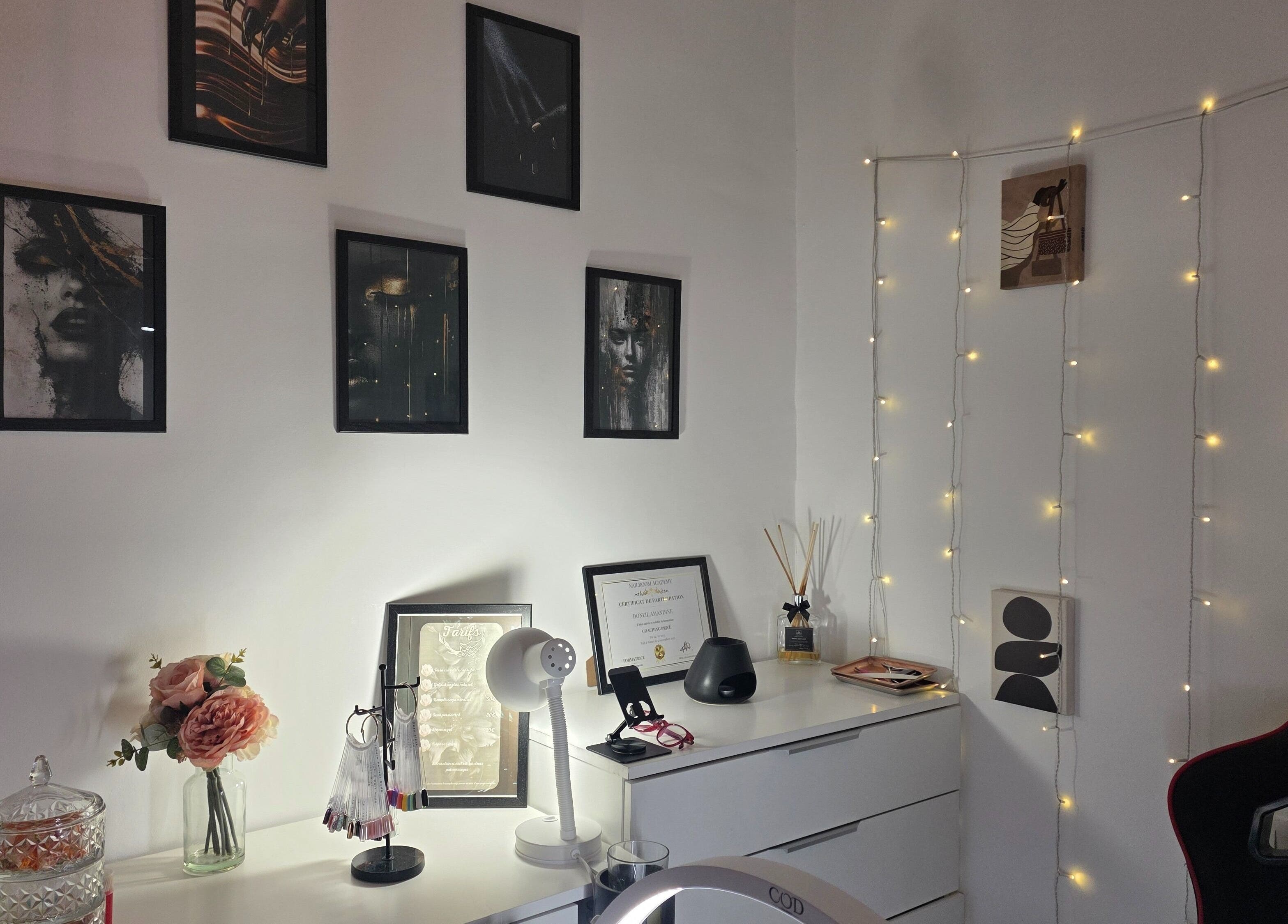 Espace moderne chez Rubis Beauty à Nîmes, Occitanie, FR avec décor élégant et lumières apaisantes.