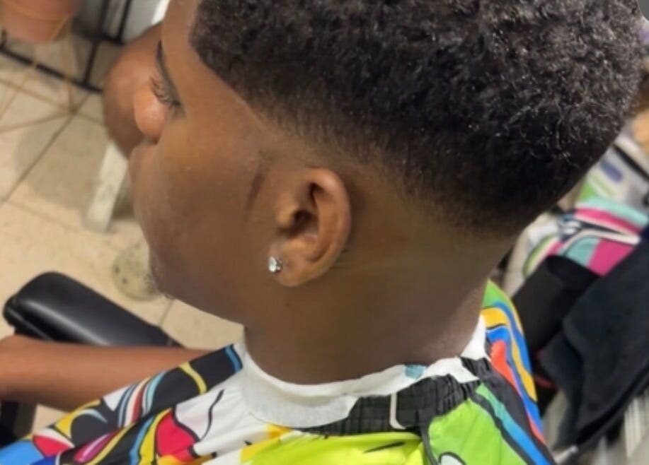 Modern fade haircut at ExpensiveCuts in Willemstad, Curaçao, CW, showcasing expert styling.