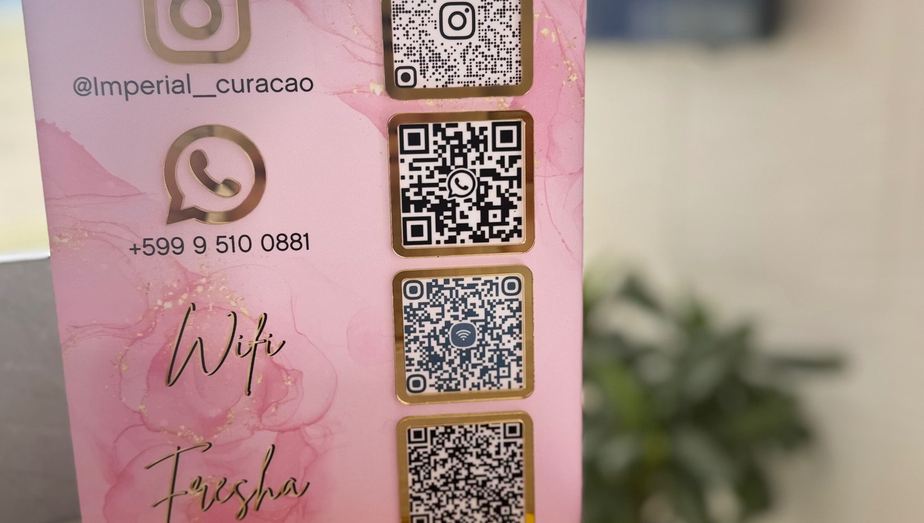 Códigos QR para redes sociales y WiFi en Imperial Curacao, Willemstad, Curaçao, CW.