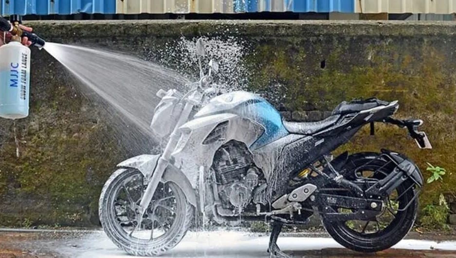 Motor dicuci busa di STEAM MOTOBI, Banten, Banten, ID untuk hasil bersih maksimal.