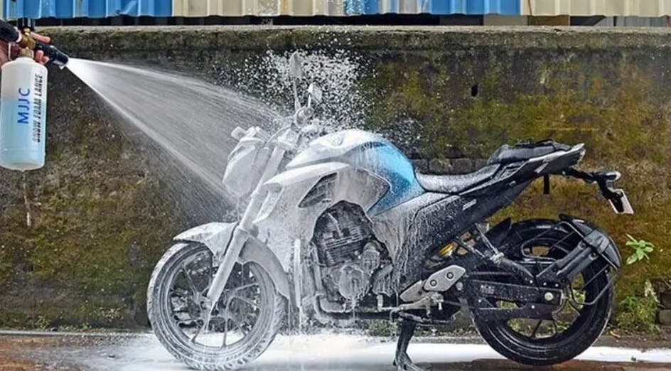 Motor dicuci busa di STEAM MOTOBI, Banten, Banten, ID untuk hasil bersih maksimal.