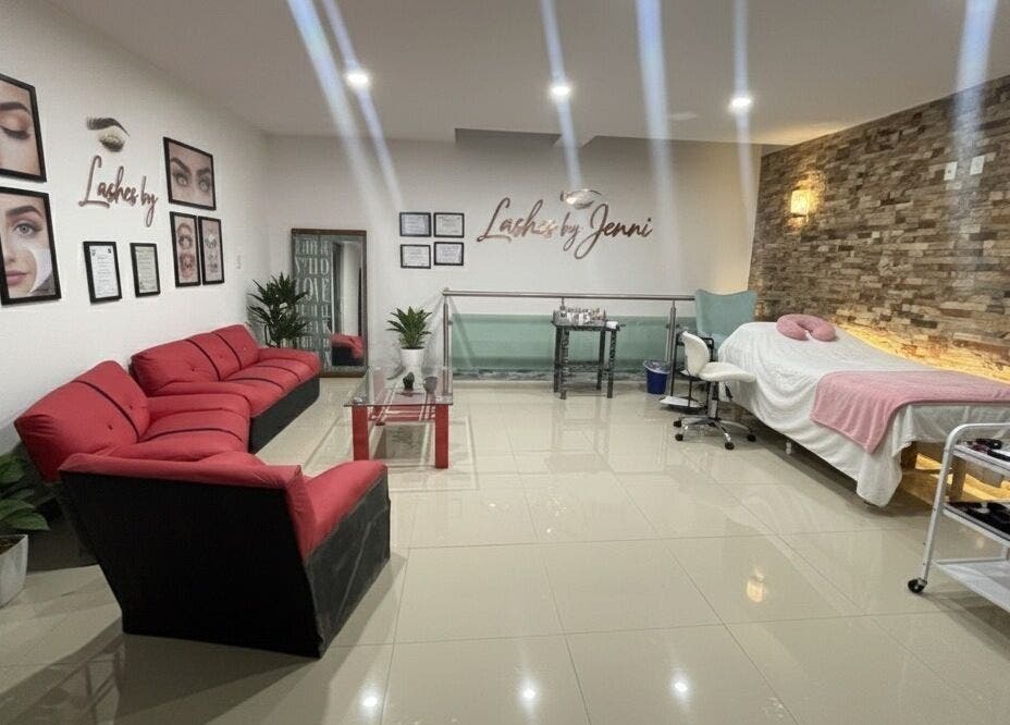 Chic interior of JR Beauty Co. in Ocotlán, Tlaxcala, MX with red couches and lash station.