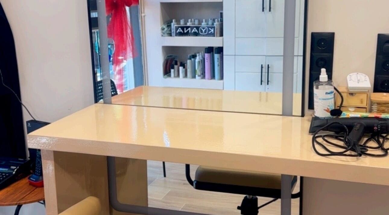 Styling station at Eri hair&style in Kesariani, GR with beauty products and styling tools.