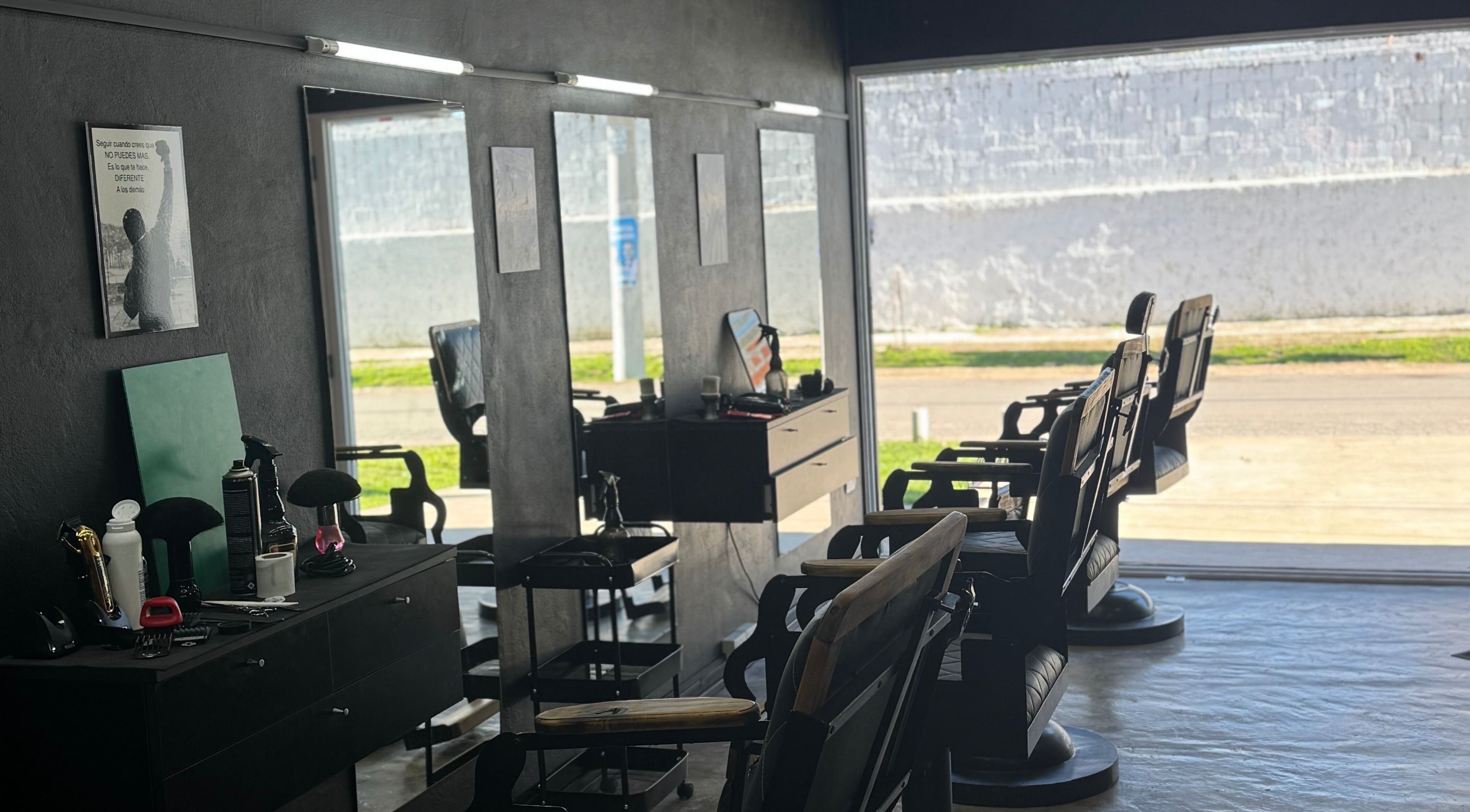 Modern barber chairs at Flowbarber, Villa Astolfi, Provincia De Buenos Aires, AR, with sleek mirrors and tools.