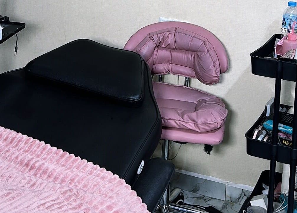 Comfortable beauty treatment setup at Beautyvogue.ng, Shomolu, Lagos, NG with cozy seating and tools.