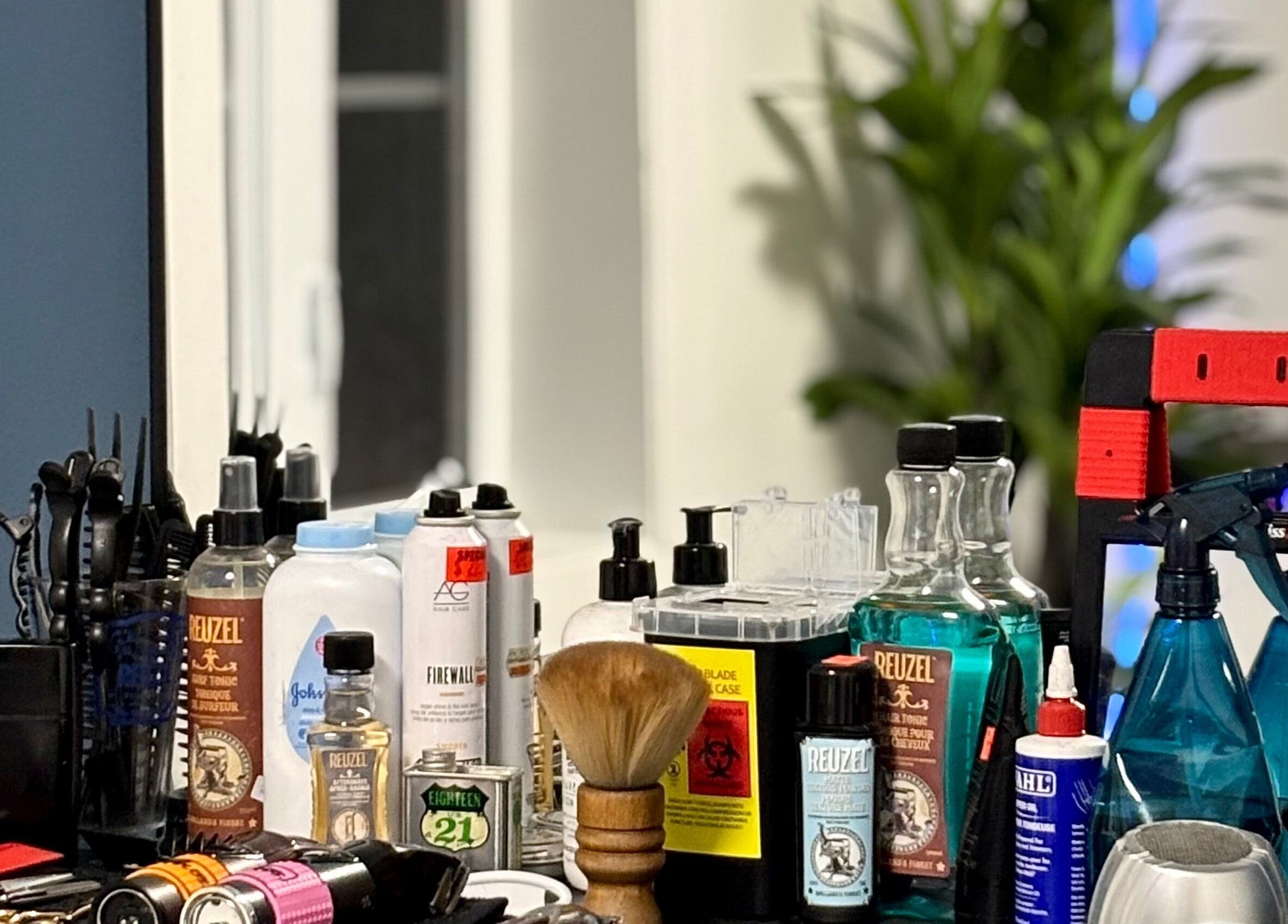 Hair grooming products and accessories at La Bar.bière, Saint-cyrille-de-lessard, Québec, CA.