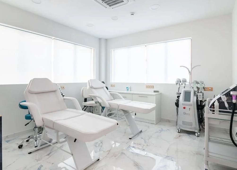 Άνετοι χώροι θεραπείας στο Laser Lina’s Clinic Center, Ηράκλειο, GR για επαγγελματική περιποίηση.