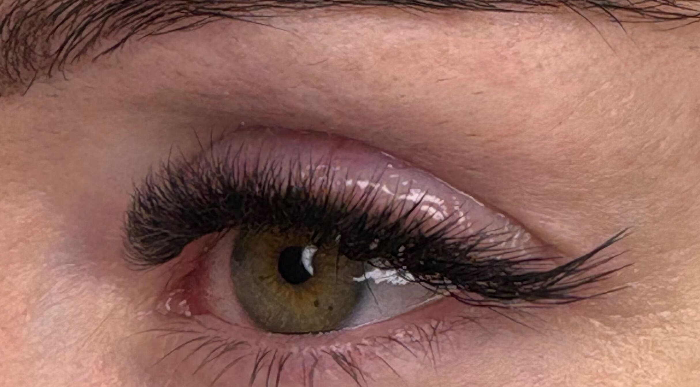 Maquillage élégant chez Regard Passion à Saint-andré-de-sangonis, Occitanie, FR, mettant en valeur des cils luxueux.