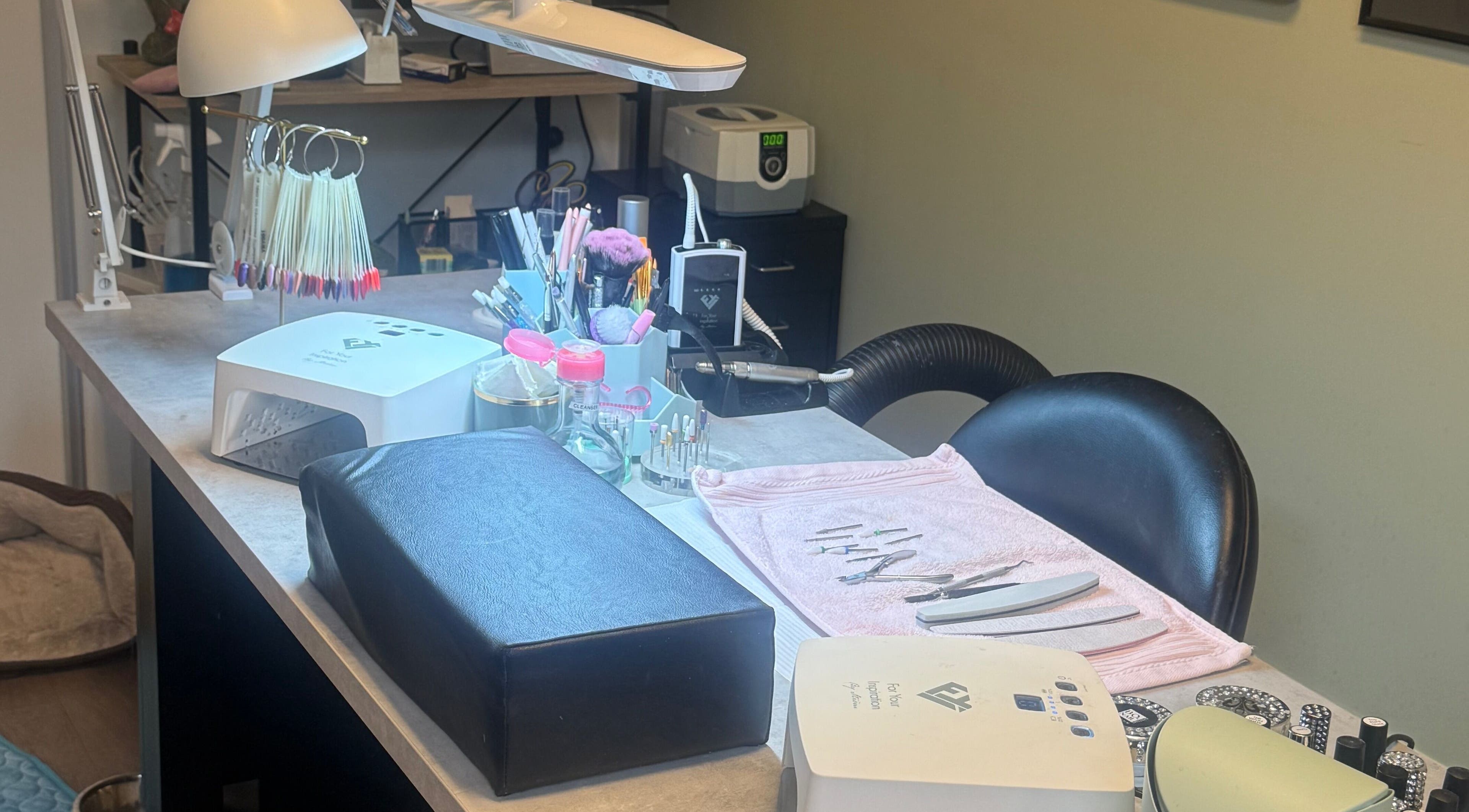 Nagelstudio bij Nailing your Look in Purmerend, Noord-holland, NL met diverse nageltools.