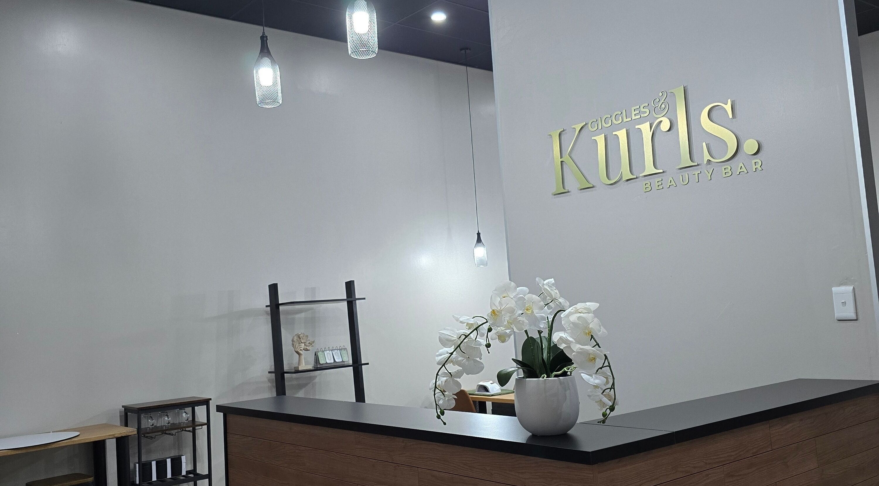 Reception at Giggles n Kurls Clearwater in Roodepoort, Gauteng, ZA with modern decor and orchids.