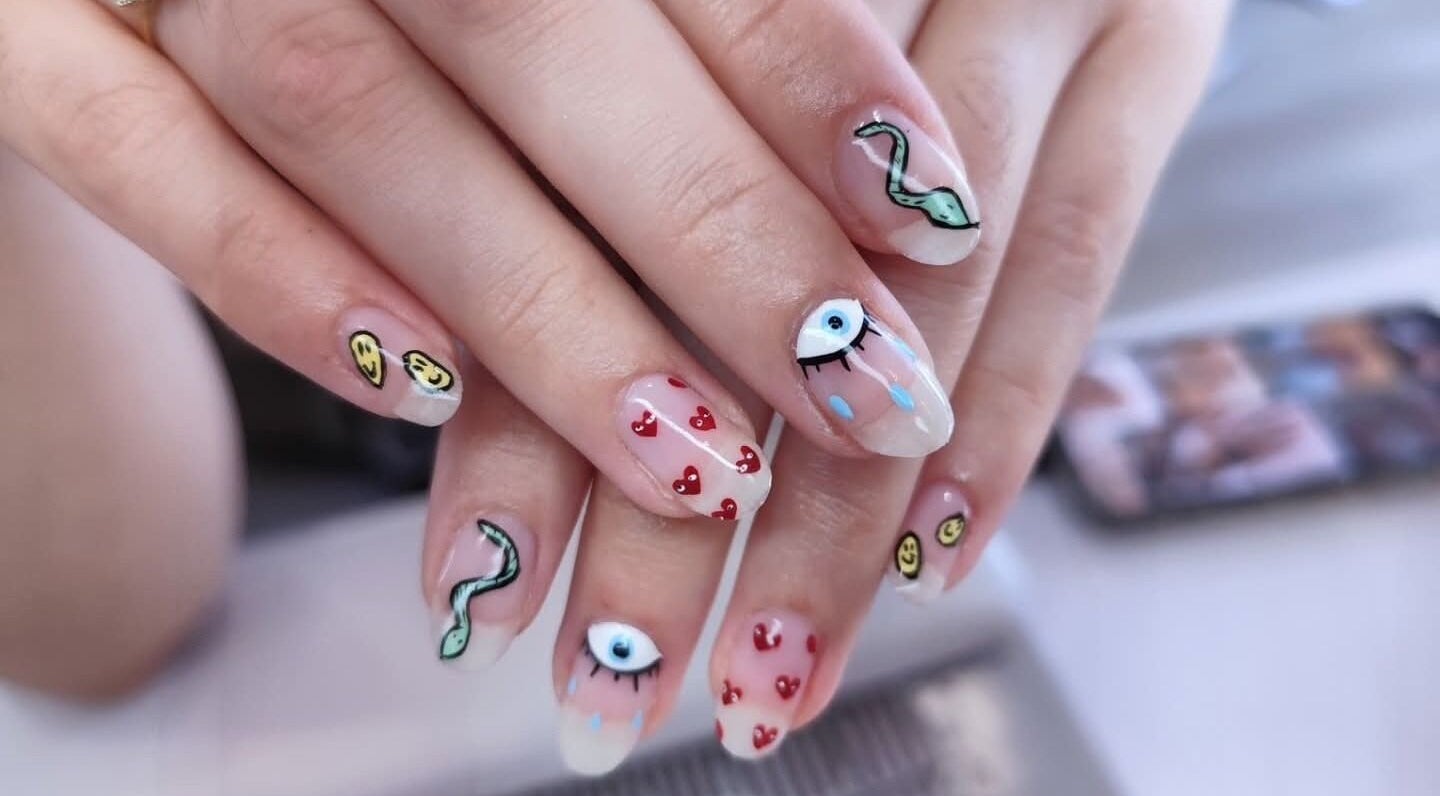 Nail art créatif au salon Au Palais des Ongles By Emilie, Cuxac-d'aude, Occitanie, FR.