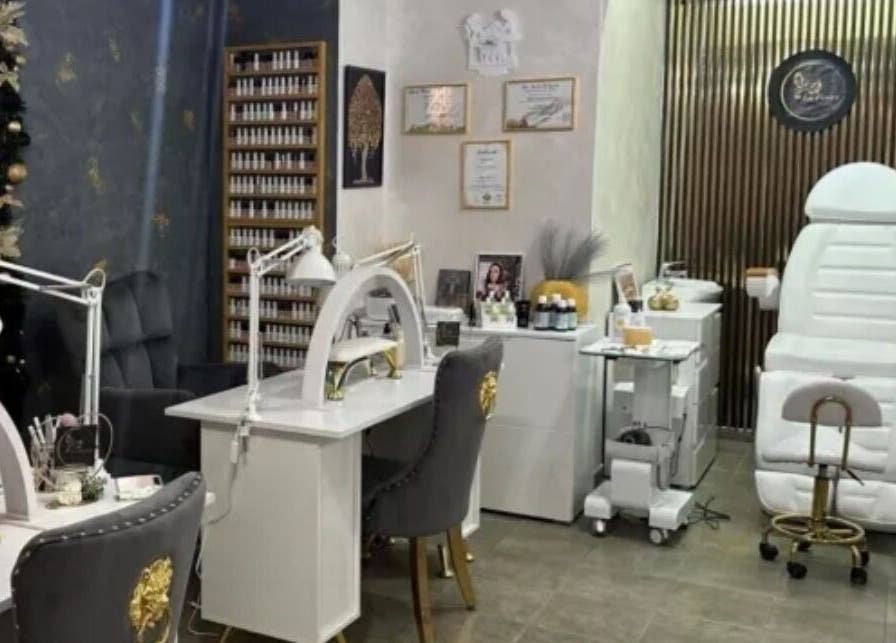 Интериор на NailGlam студио за маникюр, София, Област София, BG, с модерни мебели.