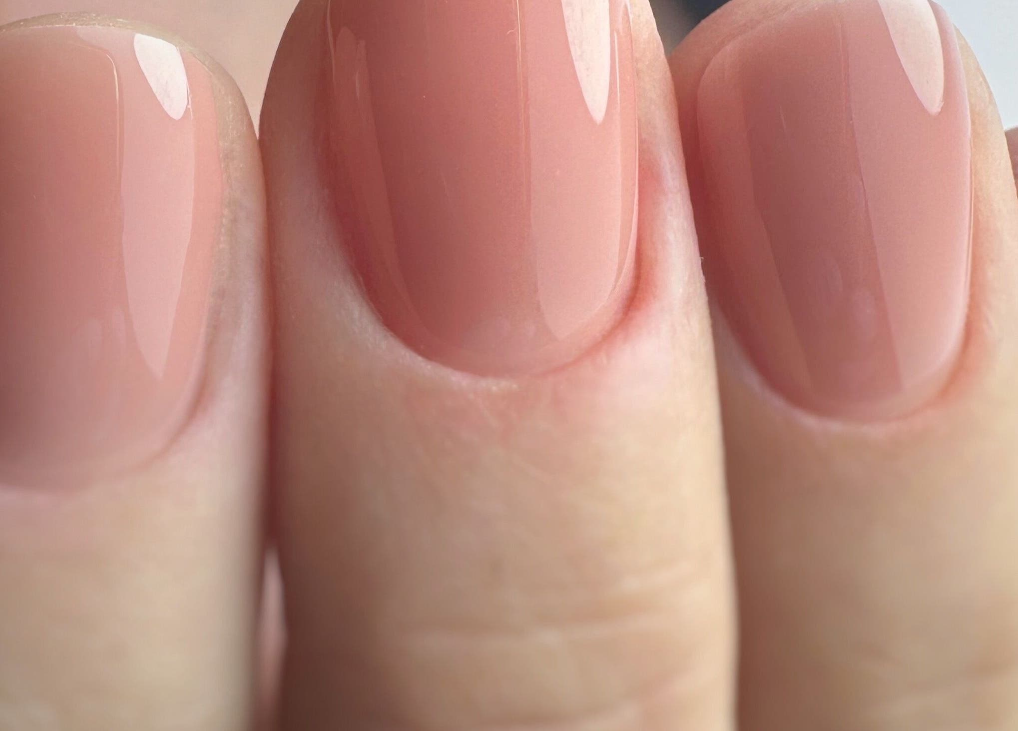 Перфектно оформен естествен маникюр в NailGlam студио за маникюр, София, Област София, BG.