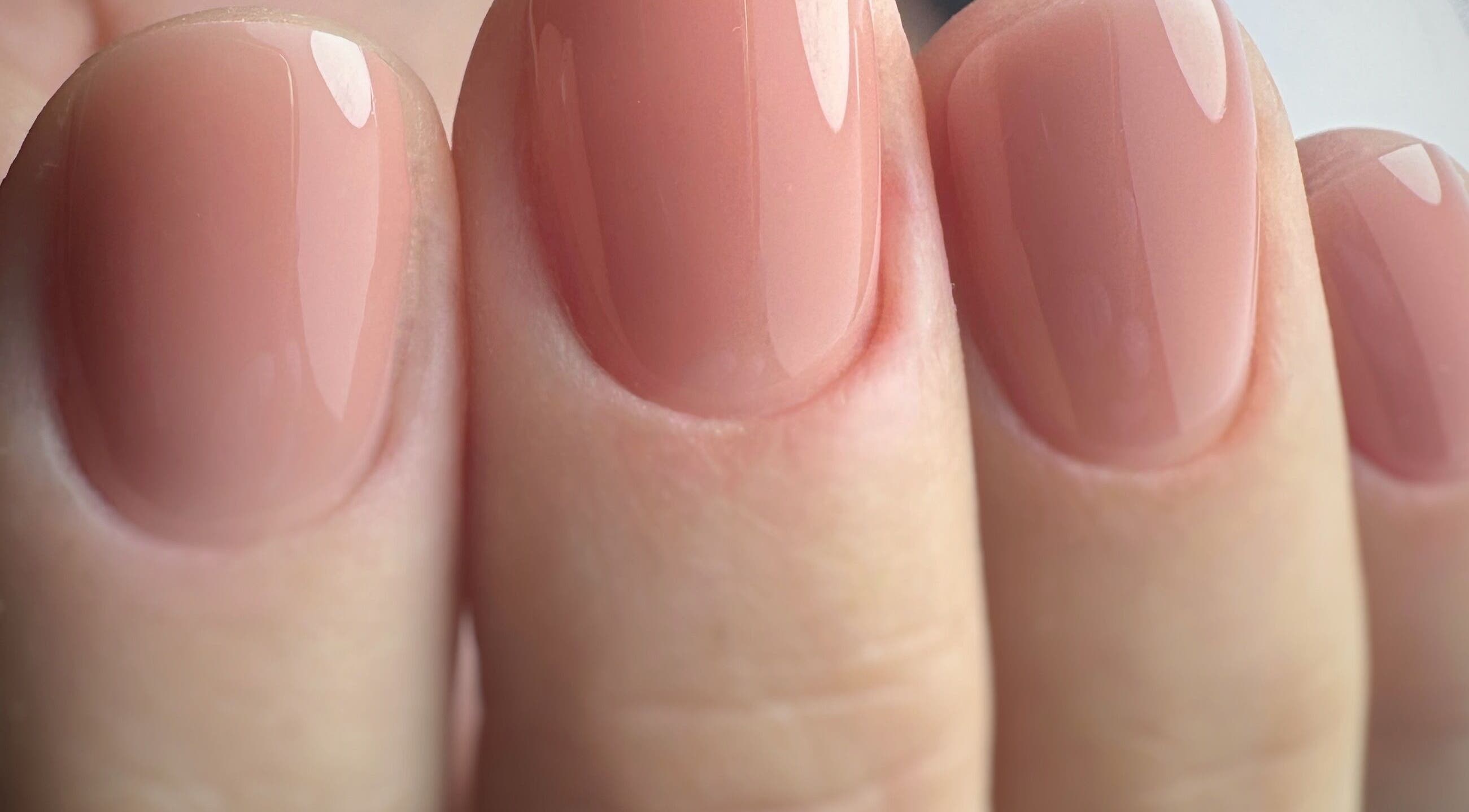 Перфектно оформен естествен маникюр в NailGlam студио за маникюр, София, Област София, BG.