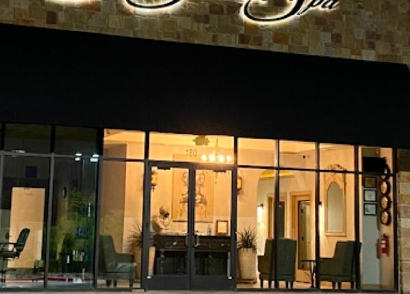 Front entrance of Viva la Vicksen in Leander, Texas, US, showcasing inviting and elegant design.