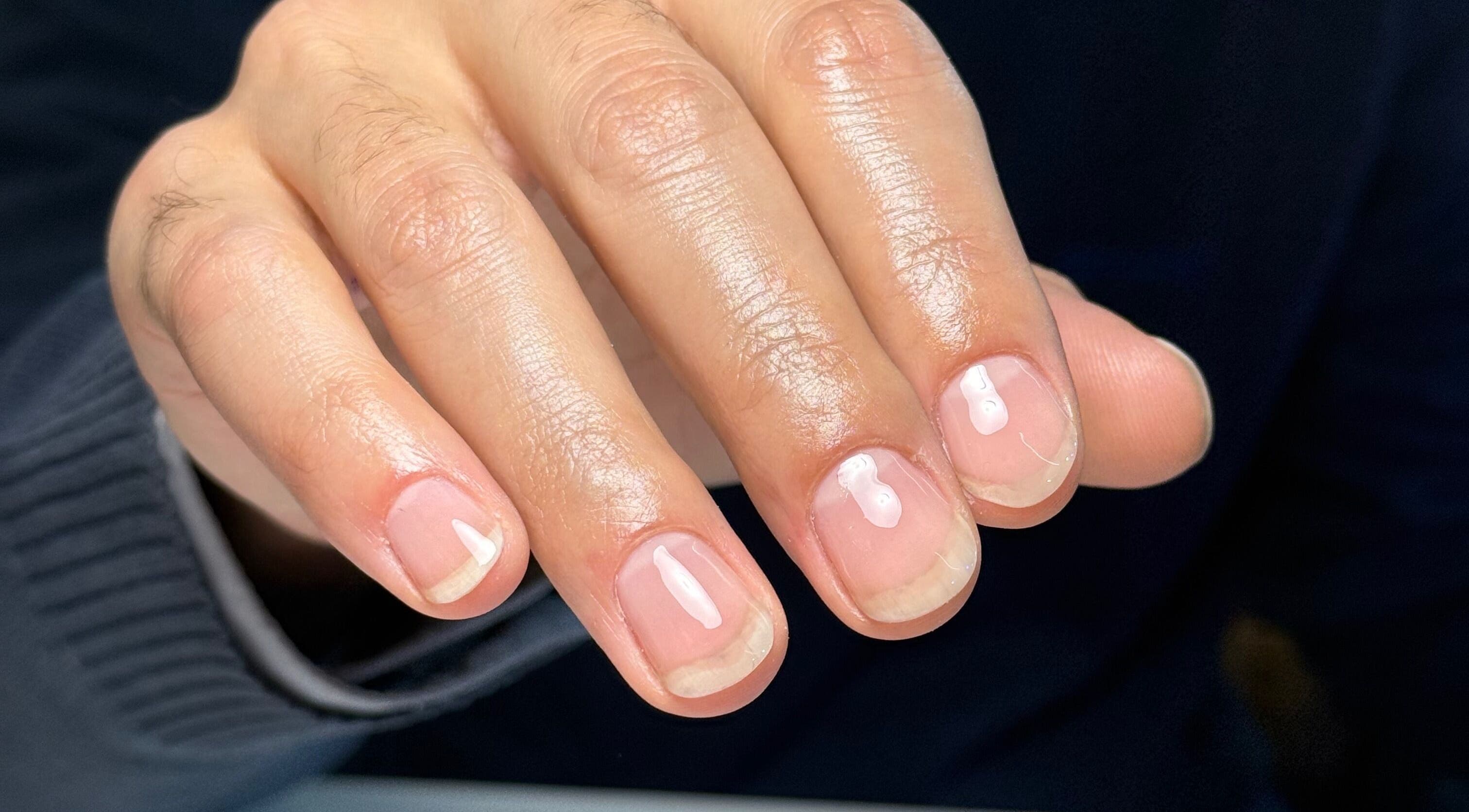 Close-up of a clean, natural manicure at Hadisnail, Budapest, Magyar, HU, showcasing healthy nails.